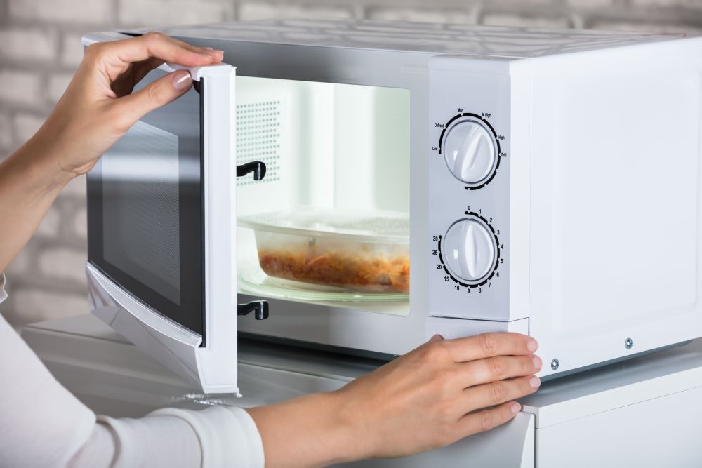 Como transformar o micro-ondas em seu maior aliado na cozinha