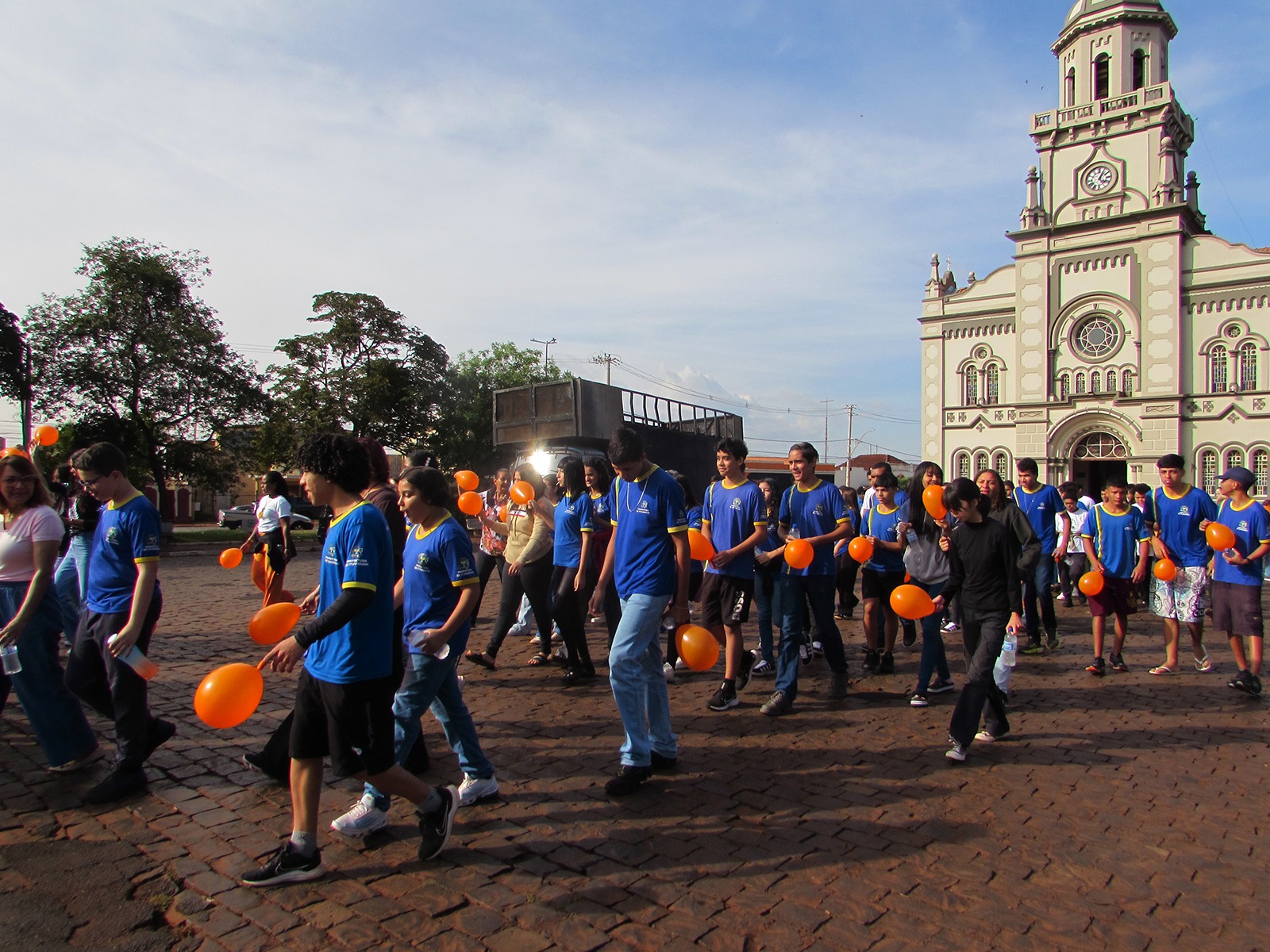 Caminhada encerra campanha Maio Laranja promovida pelo Conselho Tutelar em Ituverava