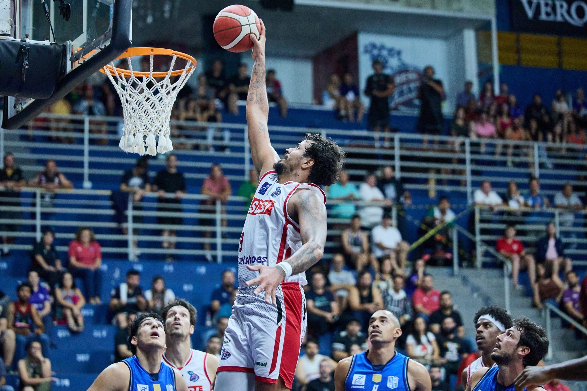 Lucas Dias comanda Franca rumo ao penta do NBB com atuação decisiva de 22 pontos
