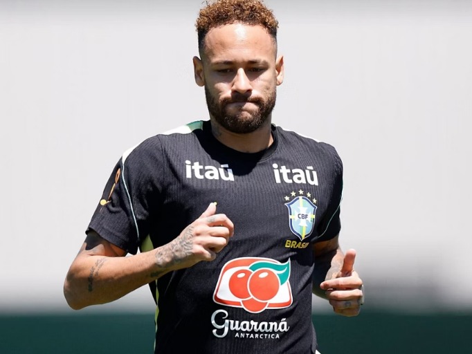 Ancelotti afirma que Neymar deve estar à disposição da seleção em partida contra a Escócia
