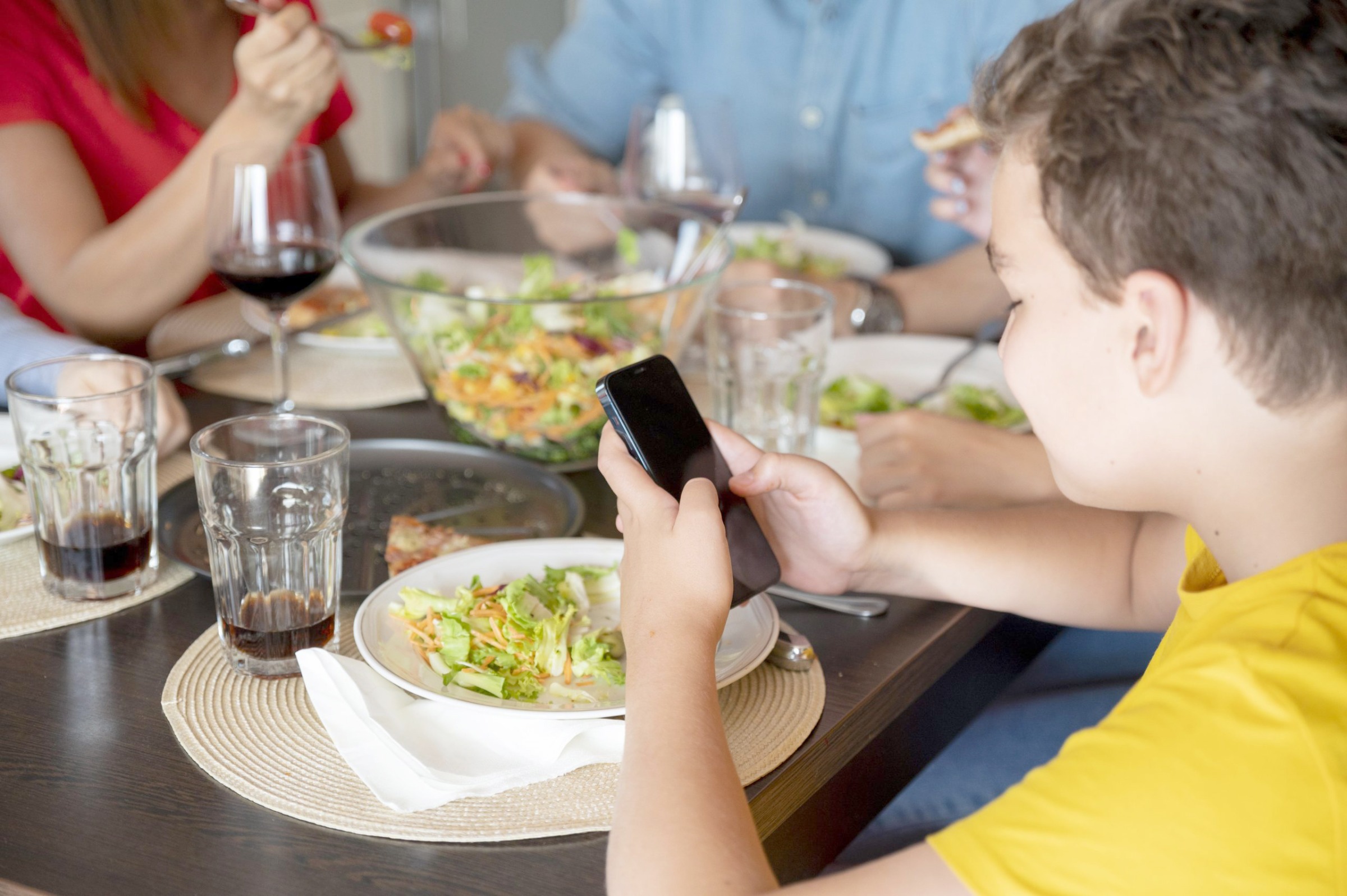 Como as redes sociais mudaram a alimentação de adolescentes
