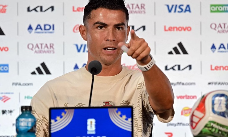 Cristiano Ronaldo provoca jornalista brasileiro em coletiva