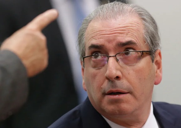 Dino cita indicação de emendas por Eduardo Cunha mesmo sem mandato e manda bloquear R$ 6 milhões