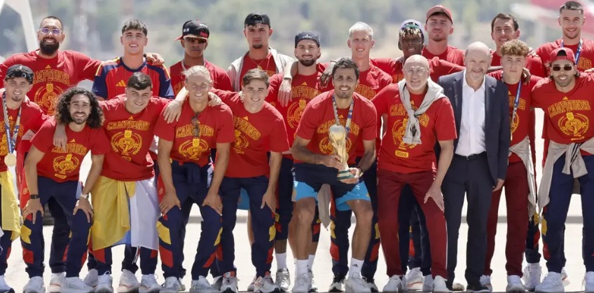 Espanha é recebida por multidão em Madri após conquistar a Copa do Mundo