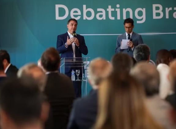 Ministros do STF classificam como 'graves' e 'absurdas' declarações de Flávio Bolsonaro sobre urnas eletrônicas