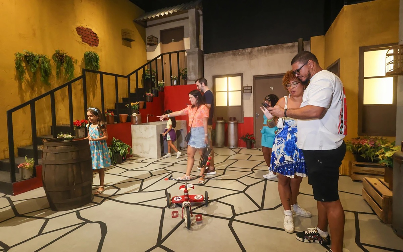 Exposição do Chaves continua em Ribeirão Preto com nostalgia entre várias gerações