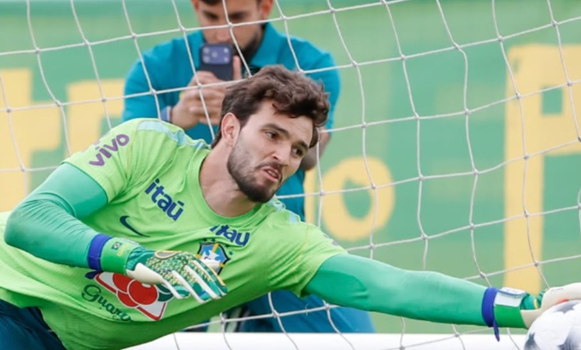Internautas pedem Otávio, do Cruzeiro, titular após falha de Hugo Souza em Austrália x Brasil