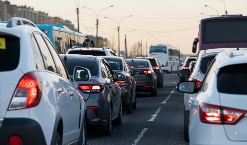 Uma moeda pode “falar” muito sobre os pneus do seu carro e ajudar a evitar multas