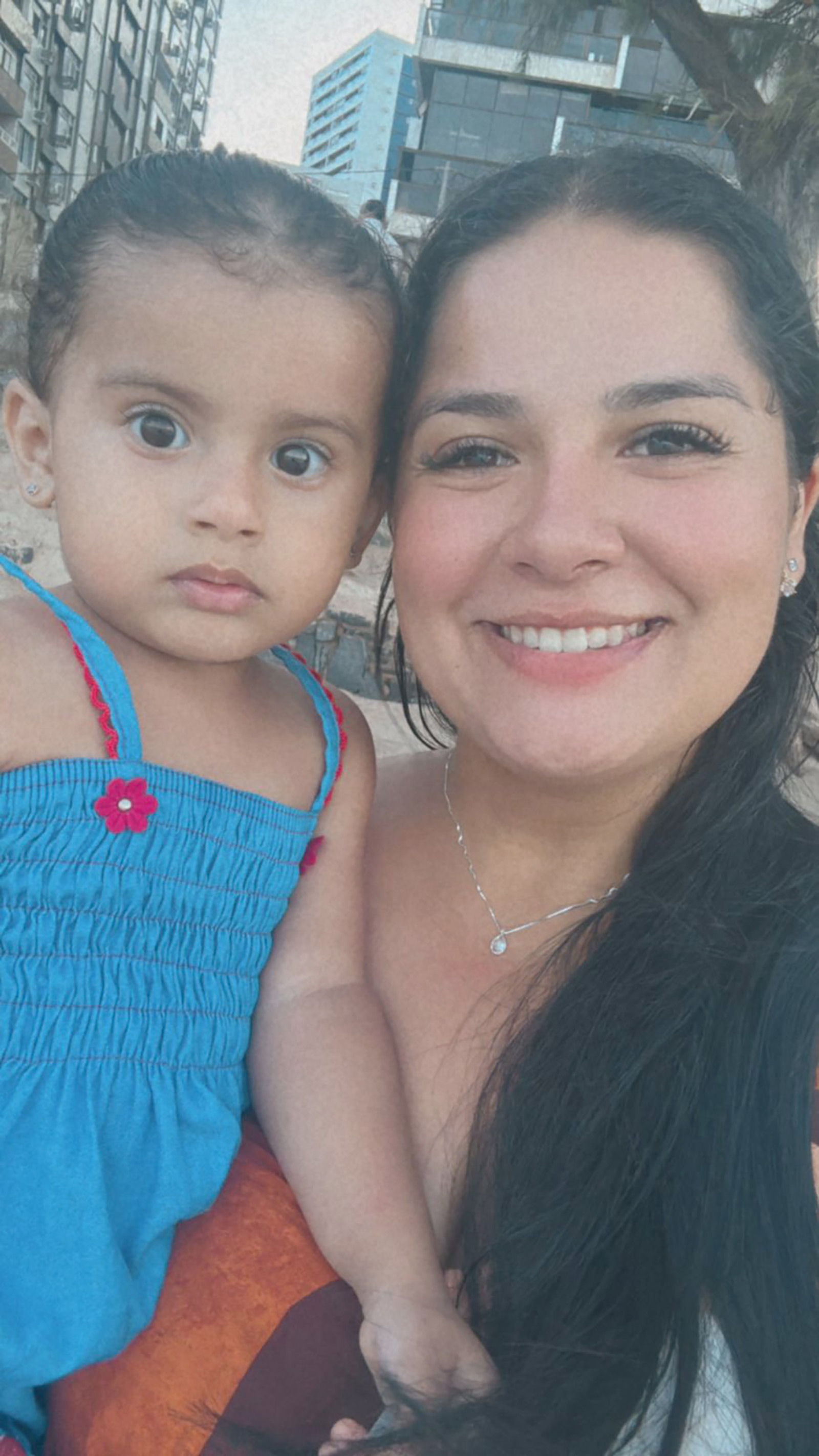 Dia 26 de outubro, comemora aniversário, Ana Carolina Dias Pinheiro. Ela recebe os parabéns dos pais André Luiz e Ângela Maria, da filha Maria Liz, da irmã Amanda Dias, das avós Vanilda e Terezinha, dos familiares e amigos