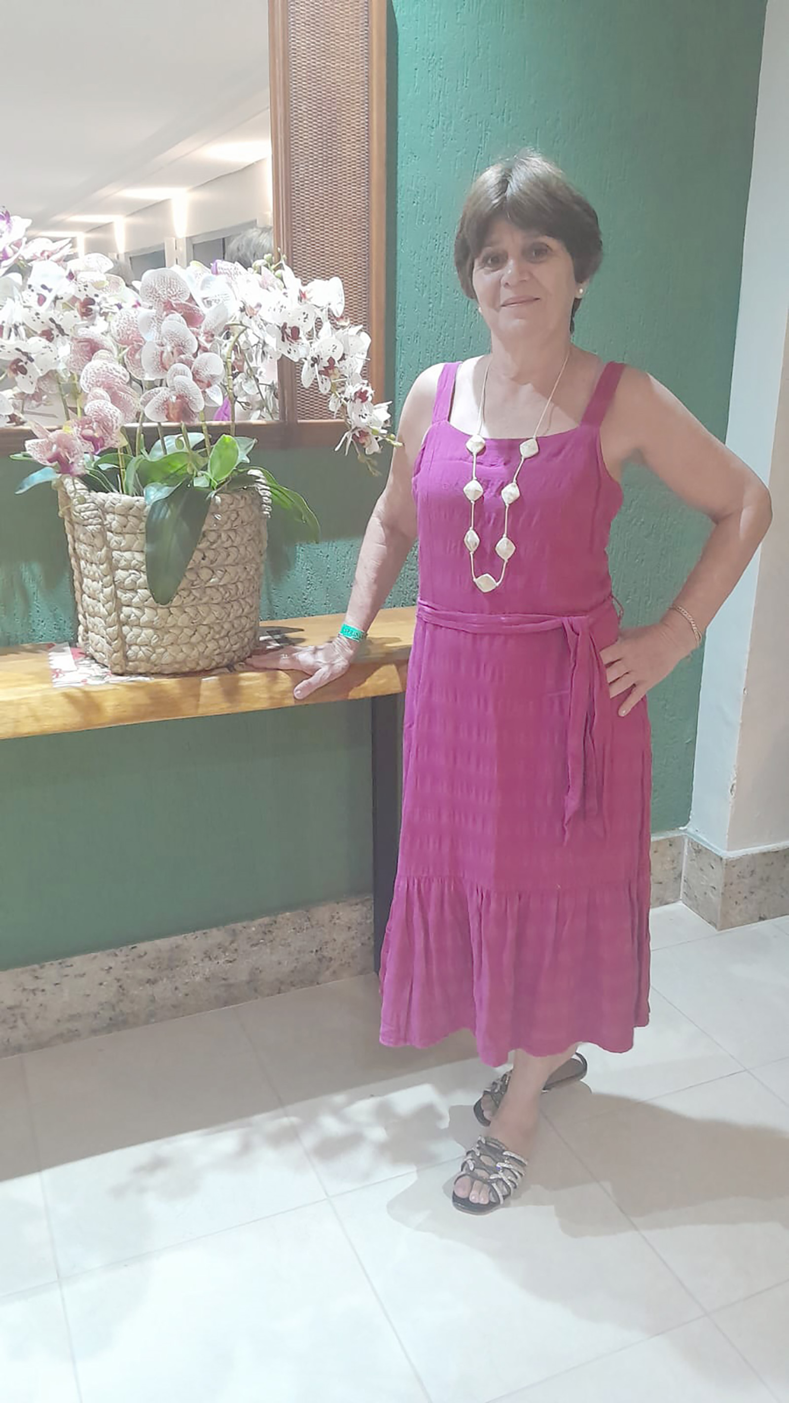 Comemora aniversário, dia 25 de outubro, Ana Maria da Silva Inácio. Ela recebe parabéns do marido Antônio Inácio, dos filhos Gustavo Antônio da Silva Inácio, Thiago da Silva Inácio e Bruno da Silva Inácio e das noras Hellen Cristina Aguiar Inácio, Letícia Liporoni e Isadora Menezes, dos familiares e amigos