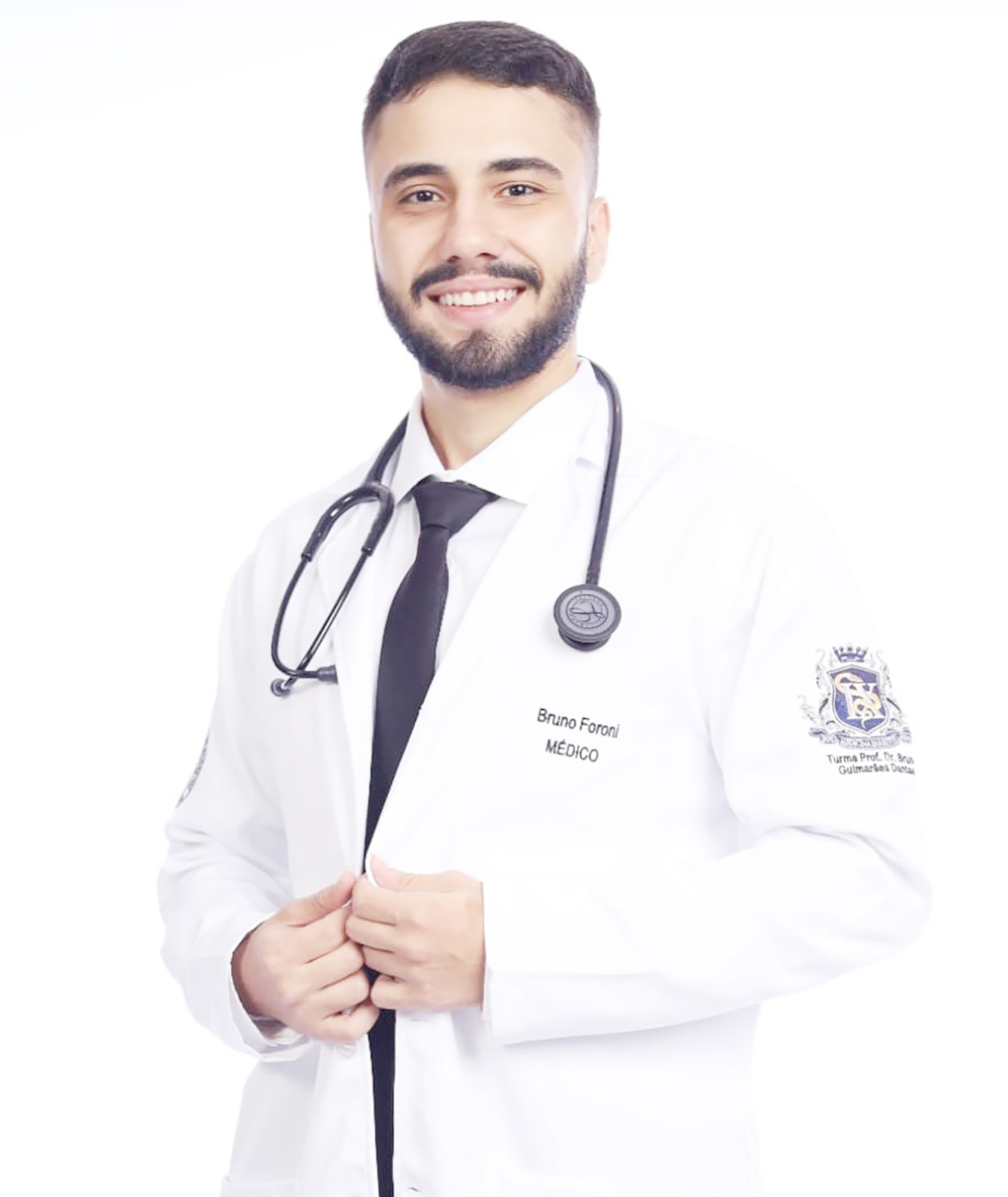 Dia 29 de outubro, comemora aniversário, o médico Dr. Bruno Tolentino Foroni. Ele recebe os parabéns dos pais Adilson Foroni dos Santos e Selma Helena P. Tolentino Foroni, do irmão Rafael Tolentino Foroni, dos avós Maria Helena Peres Tolentino e Dorival Tolentino, dos familiares e amigos