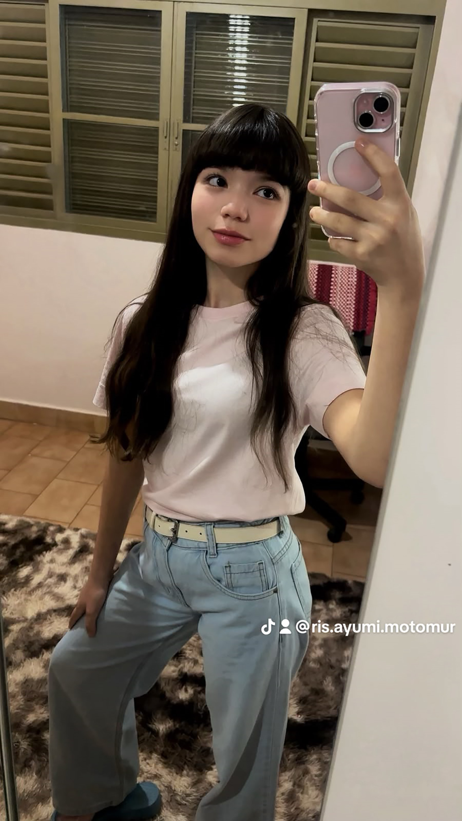 Dia 25 de outubro, comemora aniversário, Íris Ayumi Motomura Pinheiro. Ela é filha de Yasmini Motomura e Adriano Teodoro Pinheiro, tem os irmãos Raphael e Vitor, e são seus avós Vera Lúcia Alves Diniz e Hideo Motomura (in memoriam) e Terezinha Teodoro Pinheiro e Hermelindo Cândido Pinheiro (in memoriam). Ela recebe os parabéns dos pais, dos irmãos, dos avós, tios, madrinha, familiares e amigos