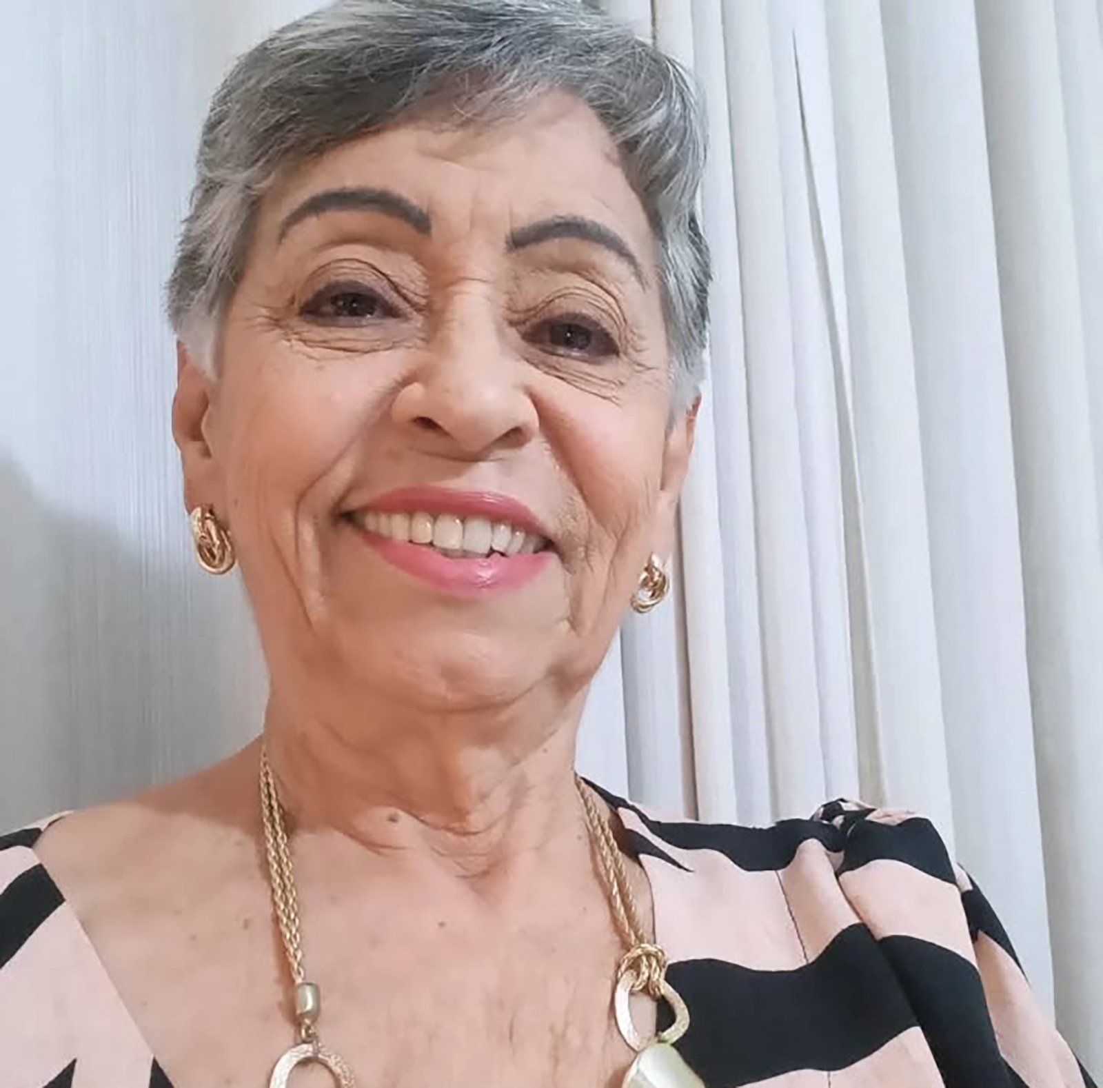 Dia 25 de outubro, comemora aniversário, Nilva de Sousa e Silva Duarte, esposa de Dilermando Duarte. Ela recebe os cumprimentos do esposo, dos filhos Alexandre, casado com Talita e Daniela, casada com Ronie, dos netos Rafaela, Emanuel e Bruno, dos amigos e familiares