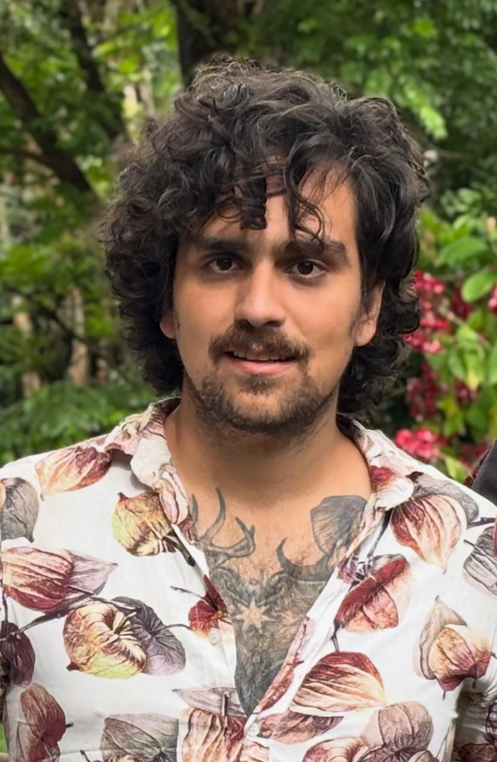 Dia 6 de setembro, comemora aniversário, Mauro César Henrique Ribeiro Filho. Ele recebe os parabéns dos pais, o empresário Mauro Ribeiro e Maria Virgínia, dos irmãos, Cássio, Diogo, Gabriele, Mateus e Joaquim, dos familiares e amigos
