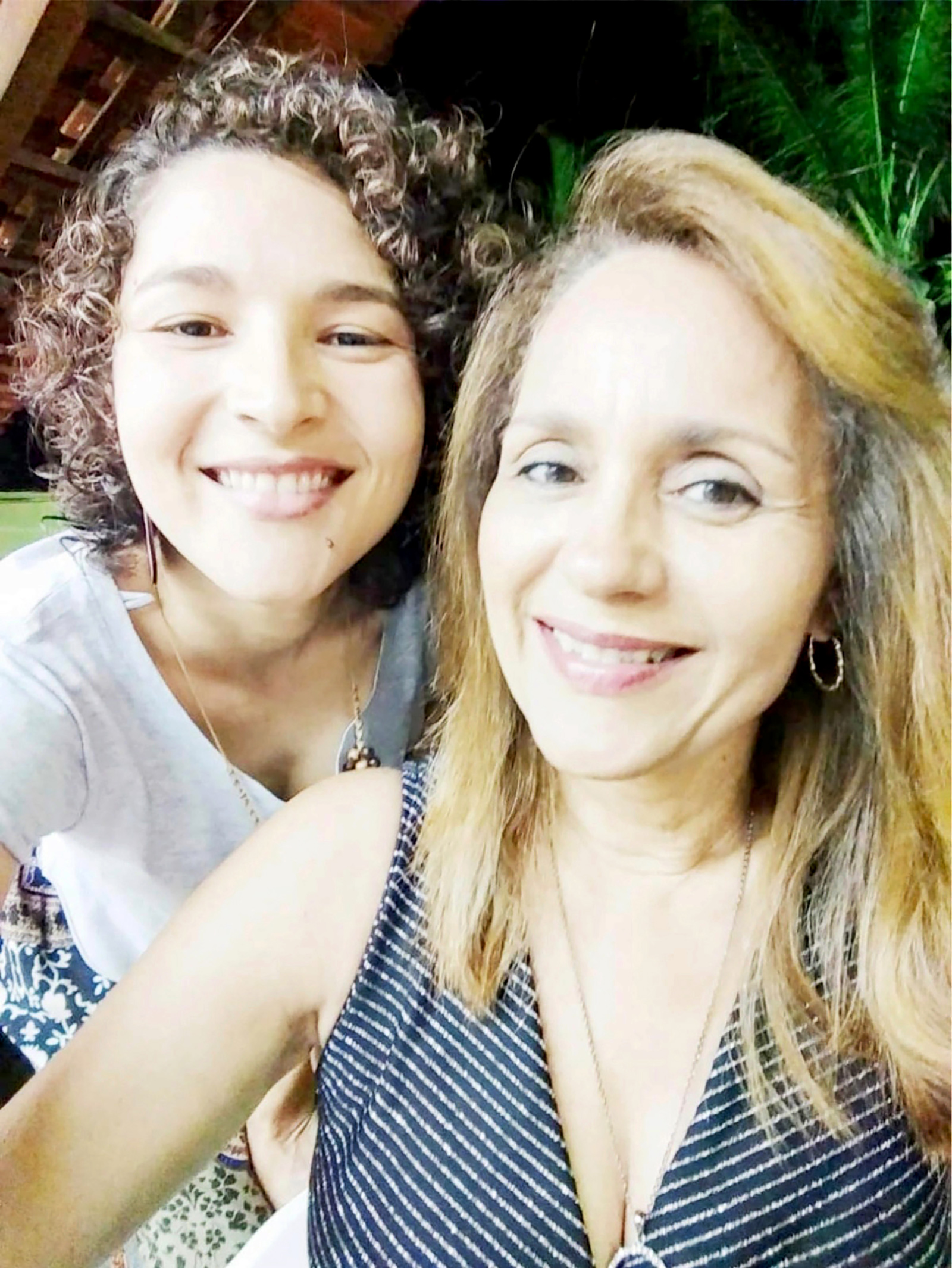 Dia 3 de setembro, comemora aniversário, Rosa Maria Sampaio de Sousa. Ela recebe os parabéns do esposo Lodovico Donizete de Sousa, dos filhos Tiago, Rafael e Natália, do neto Unaí, dos familiares e amigos