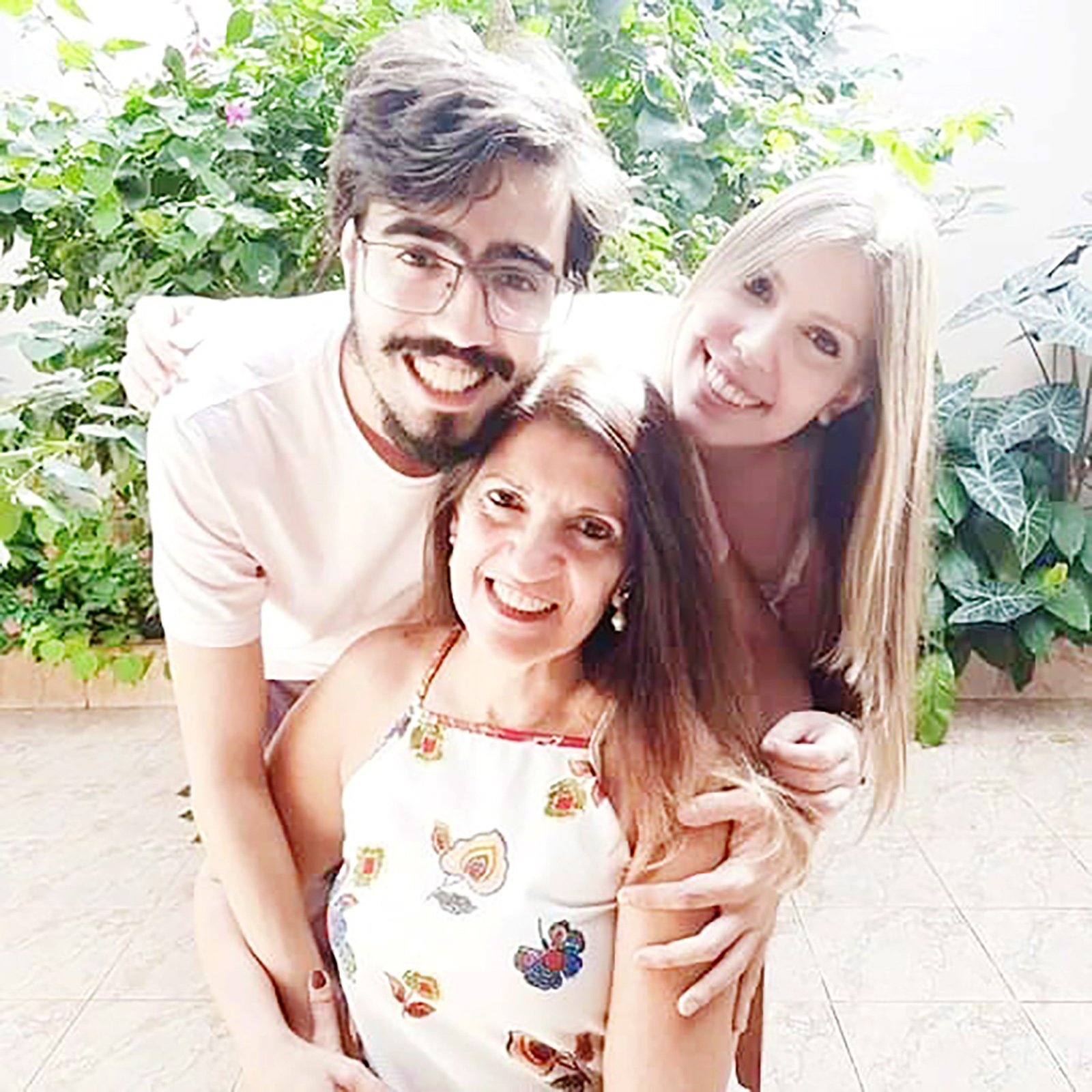 Dia 6 de setembro, comemora aniversário, Sandra Helena Barbosa Mendes Rodrigues (“Sandra Baronesa”). Ela recebe os parabéns do esposo, Nilton César Rodrigues, dos filhos, Luccas Mendes Rodrigues e Giullia Mendes Rodrigues, do genro Manoel Faria da Silva Júnior, dos pais Atílio Mendes Lopes (“Barão”) e Edina Conceição Barbosa Lopes, dos familiares e amigos