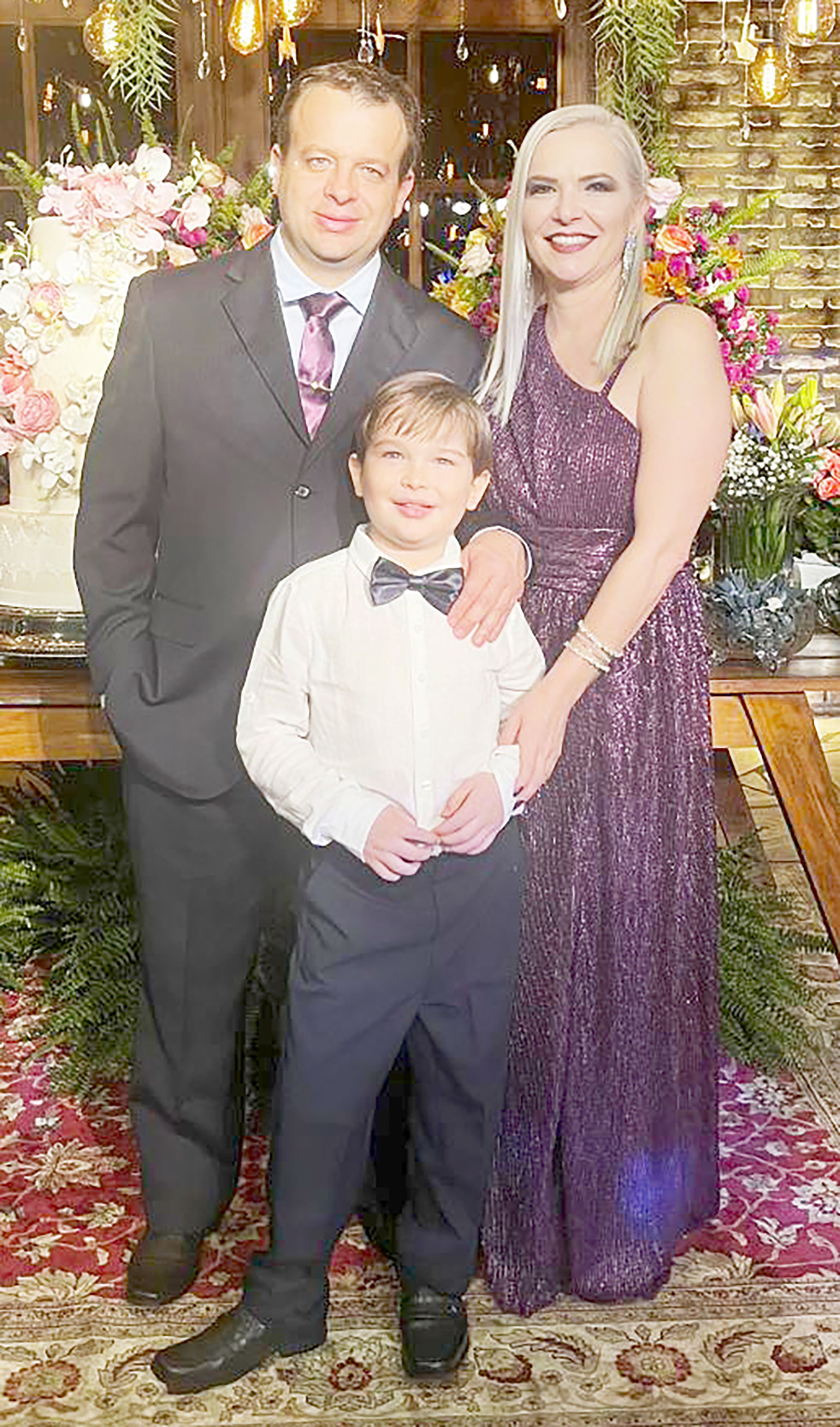 Dia 21 de junho, completam 23 anos de casados, Bodas de Palha, a professora Márcia Justino Barbosa da Silva e o jornalista Gerson Fontebassi da Silva, que é presidente da Associação Comercial e Industrial de Ituverava (ACII). Eles recebem os parabéns do filho Rogério José Barbosa Fontebassi da Silva, dos familiares e amigos
