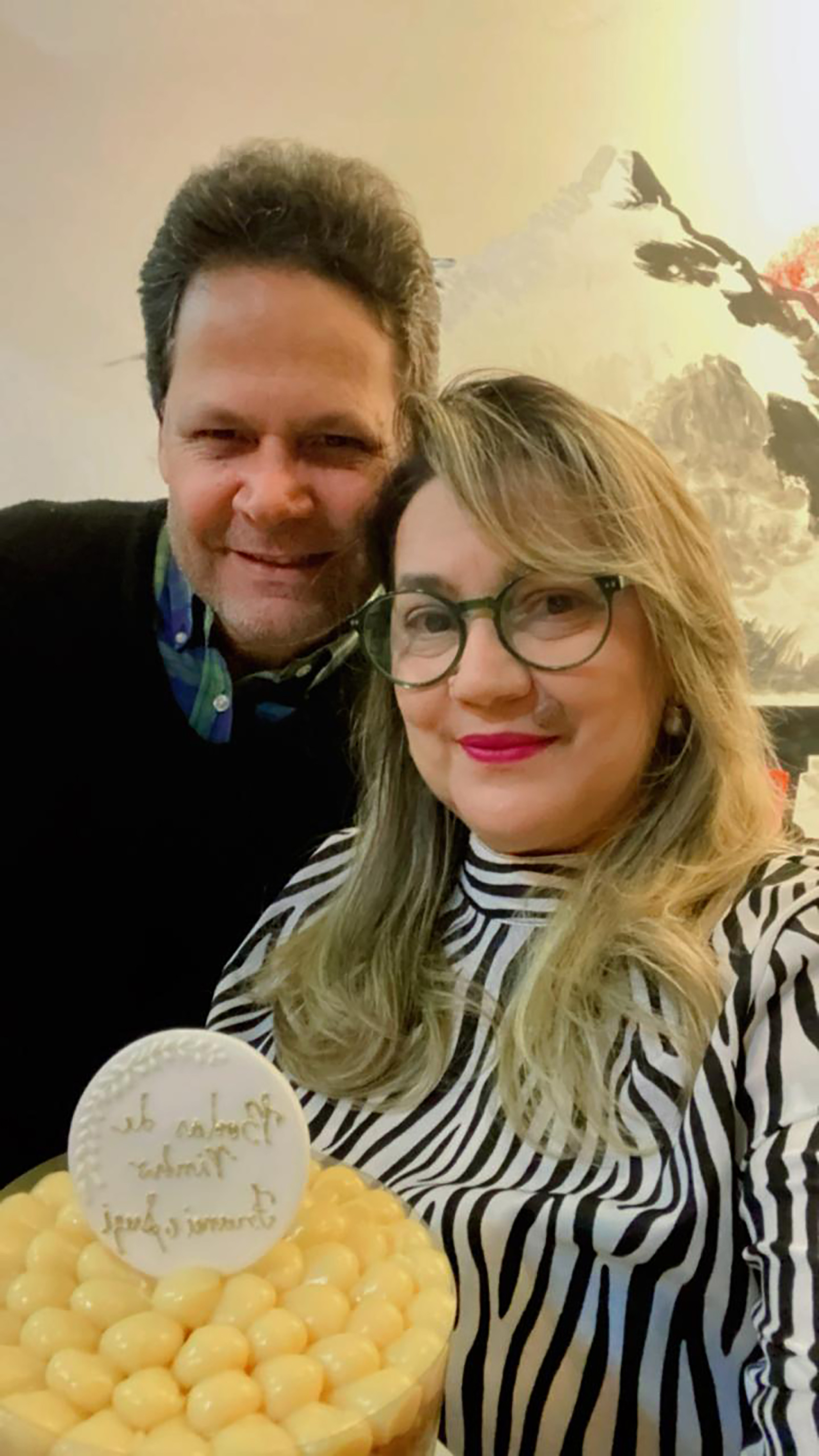 Dia 26 de junho, comemoram 33 anos de casados, Bodas de Crizo, Francisco Xavier de Oliveira (“Franci”) e Suzeli Vidal Pivetta de Oliveira (“Suzi”). Eles recebem os parabéns dos filhos Cássio, Gabriel e Thales, dos familiares e amigos