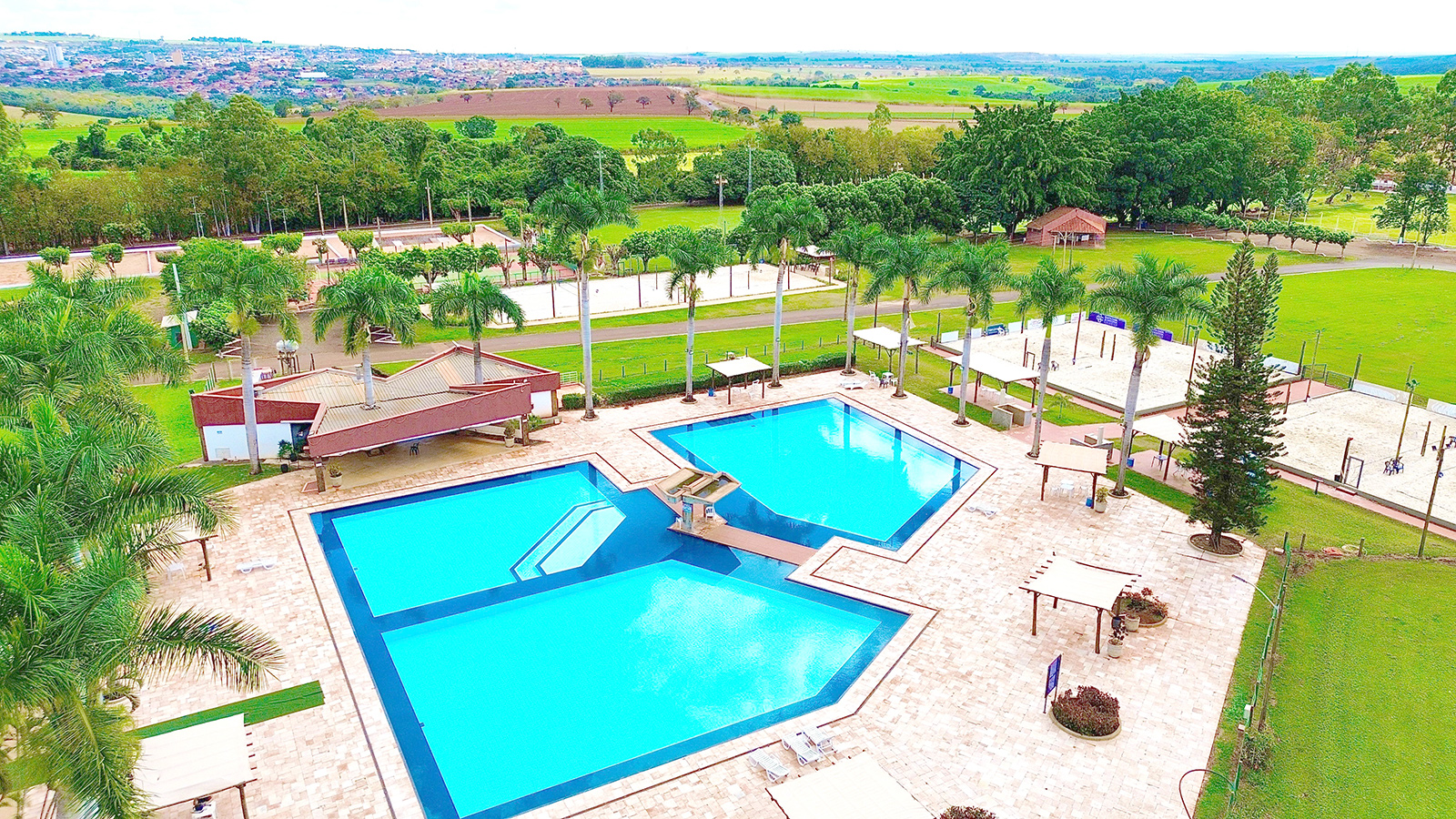 Piscinas do Ituverava Tênis Club