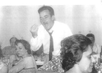 Foto de 6 de novembro de 1963, das Bodas de Ouro do agropecuarista José Sandoval e Custódia Falleiros Sandoval. (1) e (2) Hélvio Nunes da Silva (“Zito”), que foi vereador, prefeito e deputado estadual, e sua esposa Eunice Falleiros Nunes, (3) Maria Barbosa Lima, (4) Uriel Garcia Júnior e (5) Helena Ribeiro Sandoval, casada com Antônio (“Totonho”) Sandoval, que foi vereador e proprietário do Caiçara Hotel, hoje Domus Hotel