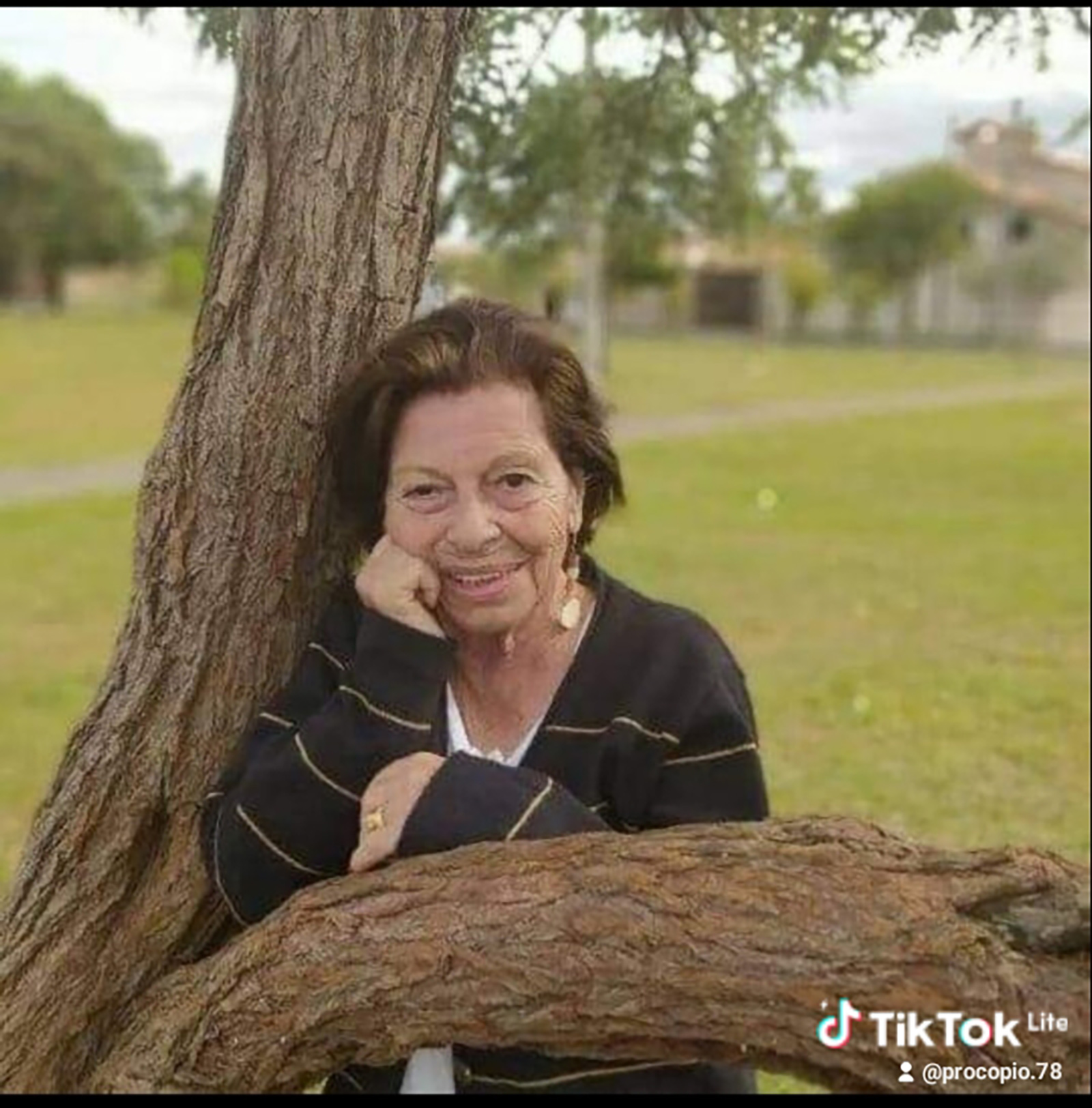 Faleceu dia 17 de maio, aos 77 anos, a professora Edir dos Santos Bonfim, casada com João Silva Bonfim. São seus filhos Vinícius dos Santos Bonfim e Herivelto dos Santos Bonfim (in memoriam), nora Melissa, neta Rafaela Ramos Bonfim. Ela é filha de Ariró Procópio dos Santos e Maria Barbosa dos Santos, e são seus irmãos Hermes Procópio dos Santos (in memoriam), Hugo (in memoriam), Didier (in memoriam), Ariró Procópio, Procópio Neto, Dimas, Eny, Maria dos Santos, Ana Maria, Marisa, Marta, Sires e Miguel.