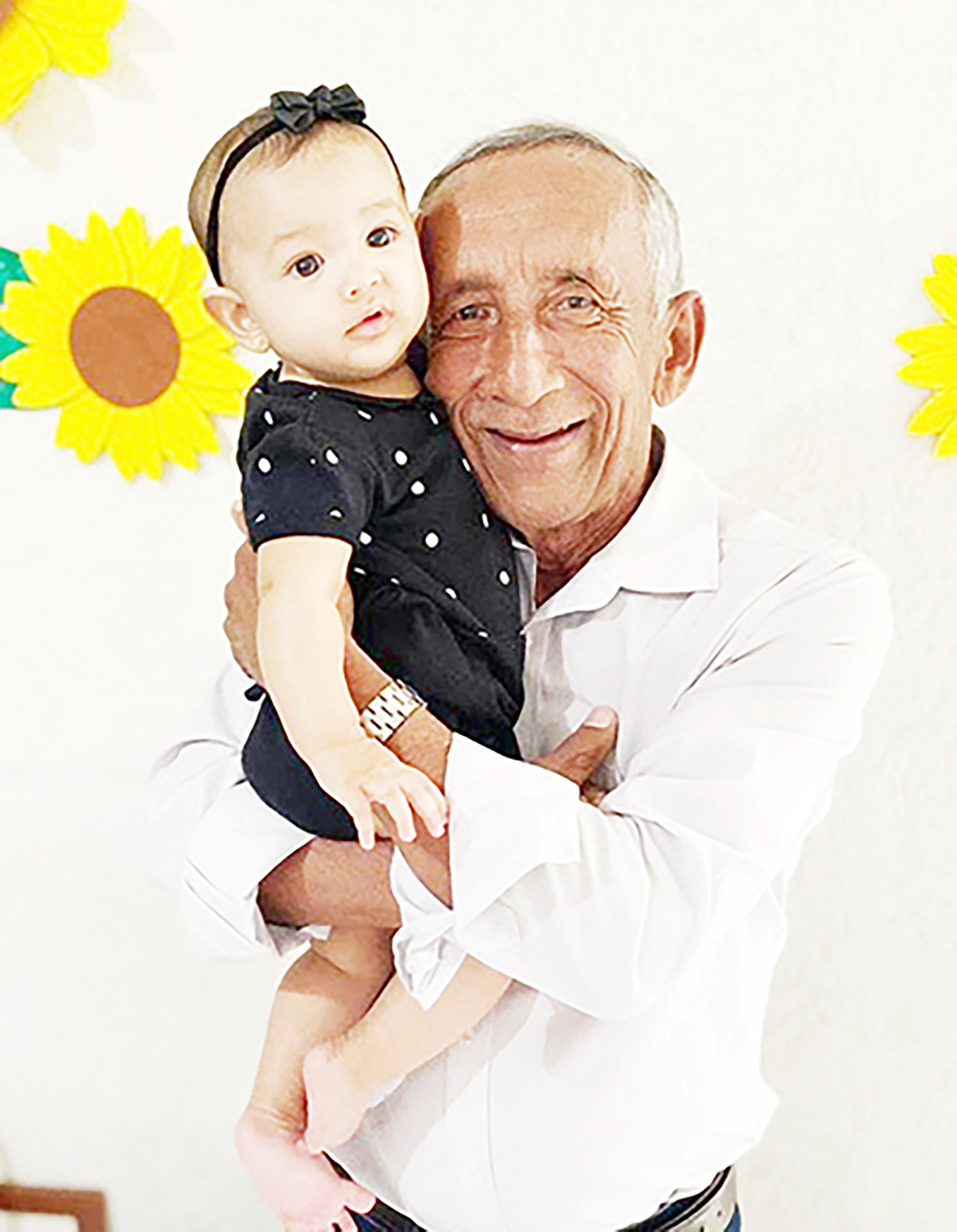 Dia 14 de setembro, comemora aniversário, Gumercindo da Silva. Ele recebe os parabéns da esposa Cecília Sebastião da Silva, dos filhos Valéria Andréia e Alexandre, dos genros Anderson e João Paulo, da nora Aline, dos netos Rafael, Isadora, Lucas, Vitória, Júlia e Thiago, da bisneta Maria Cecília Mazeti Ferrato, dos familiares e amigos