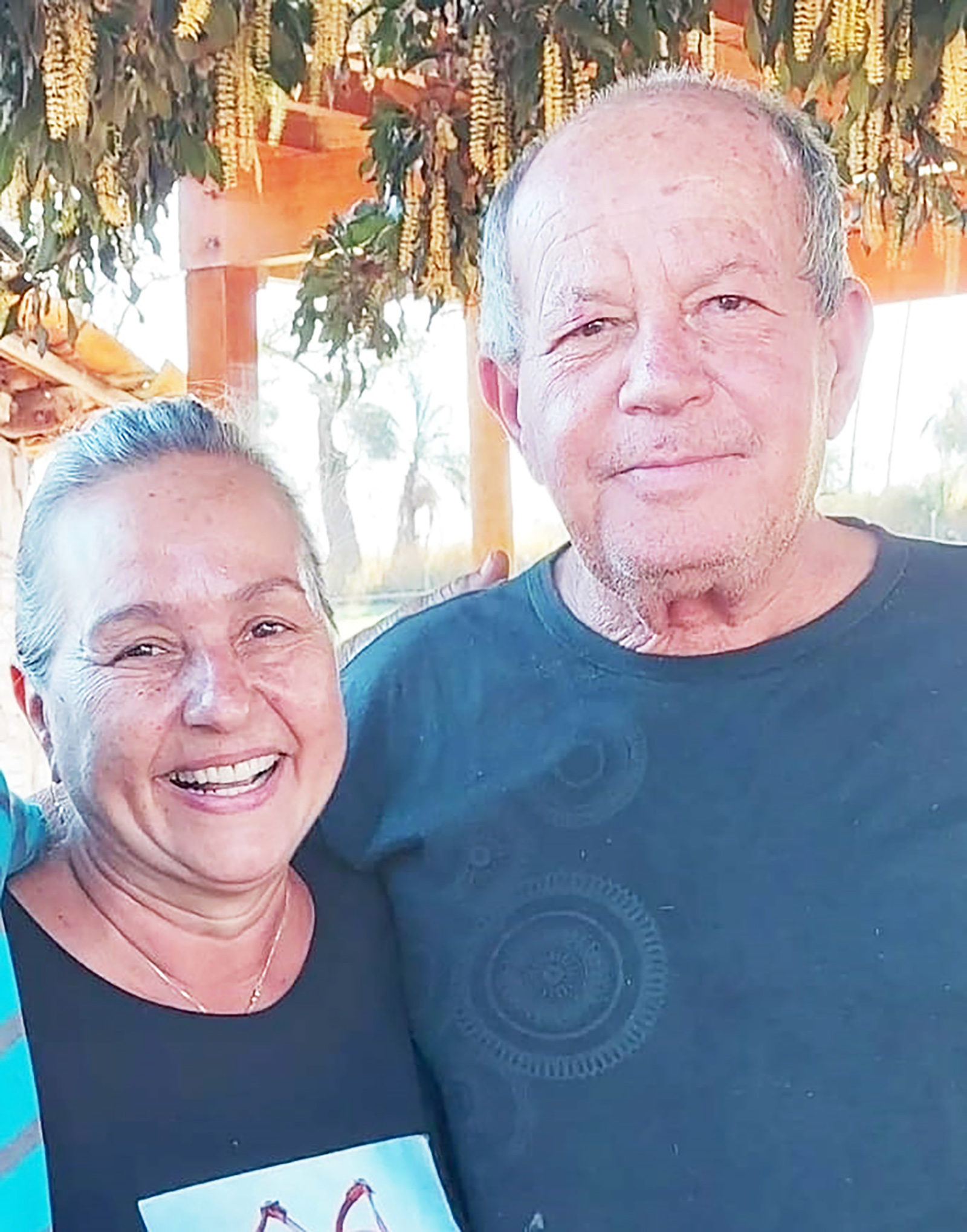 Dia 17 de setembro, comemora 43 anos de casados, Bodas de Azeviche, Mário Alves Ferreira Neto e Cleonice Meneghini Alves Ferreira. Eles recebem os parabéns dos filhos Wellington Meneghini Alves Ferreira e Ariana Meneghini Alves Ferreira, da nora Keila França Junqueira Meneghini, do genro Diego Tosta, da neta Alice Meneghini Tosta, dos familiares e amigos