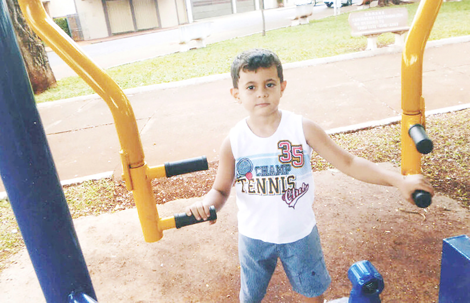 Dia 17 de setembro, comemora aniversário, Miguel Henrique Castro Santos. Ele recebe os parabéns dos pais Eurico José dos Santos e Maria Antônia de Castro Santos, dos irmãos Alessandra, Lilian, Edson, Carolina e Camila, dos familiares e amigos