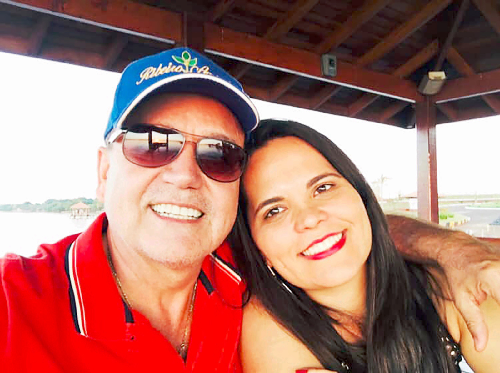 Dia 16 de setembro, comemora aniversário, a empresária Viviane Pereira de Sousa Rocha, casada com o empresário Mauro César Henrique Ribeiro, da Ribeiro Filho Materiais e Construção. Viviane recebe os parabéns do esposo, dos filhos Gabriel Rocha de Melo Costa e Joaquim Henrique Ribeiro da Rocha, dos familiares e amigos