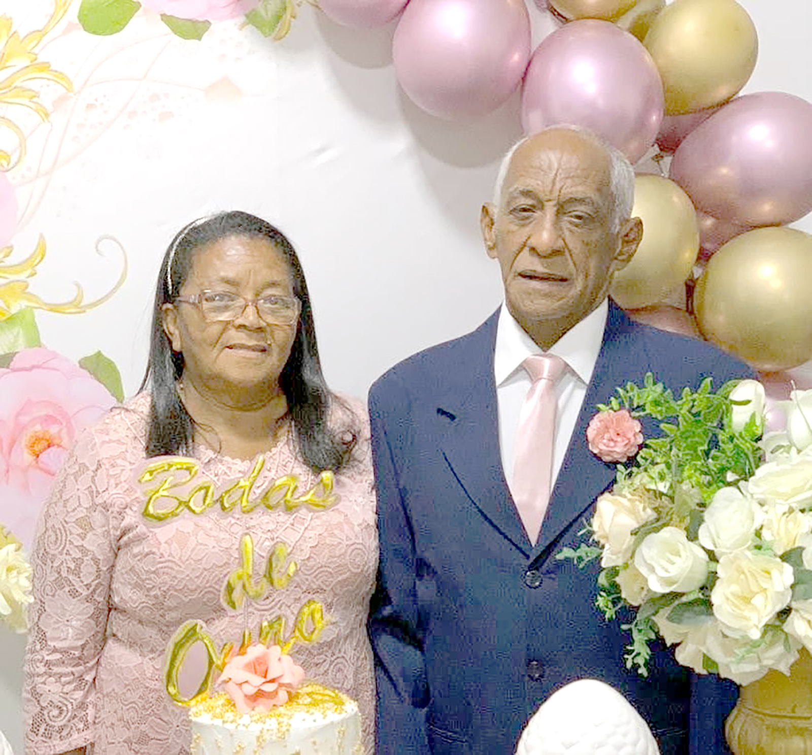Dia 31 julho, comemoram 55 anos de casados, Bodas de Ametista, Alípio Carlos Martins e Maria Natalina Mariano Martins. São seus filhos Noêmia Mariano Martins, casada com Aparecido José da Silva (in memoriam); Samuel Mariano Martins (in memoriam), casado com Quézia de Paula Martins; Noemi Mariano Martins, casada com Adílson Pereira Cardoso; Esther Mariano Martins e Juliezer Mariano Martins (in memoriam). Eles recebem os parabéns dos filhos, dos netos Davi, Gabriela, João Pedro, Ana Luísa, Ana Júlia, Sara, Gabriel, Felipe, Vitória e Jéssica, dos bisnetos, Ingrid, Ana Cecília, Maya, Alice e Isaac, dos amigos e familiares