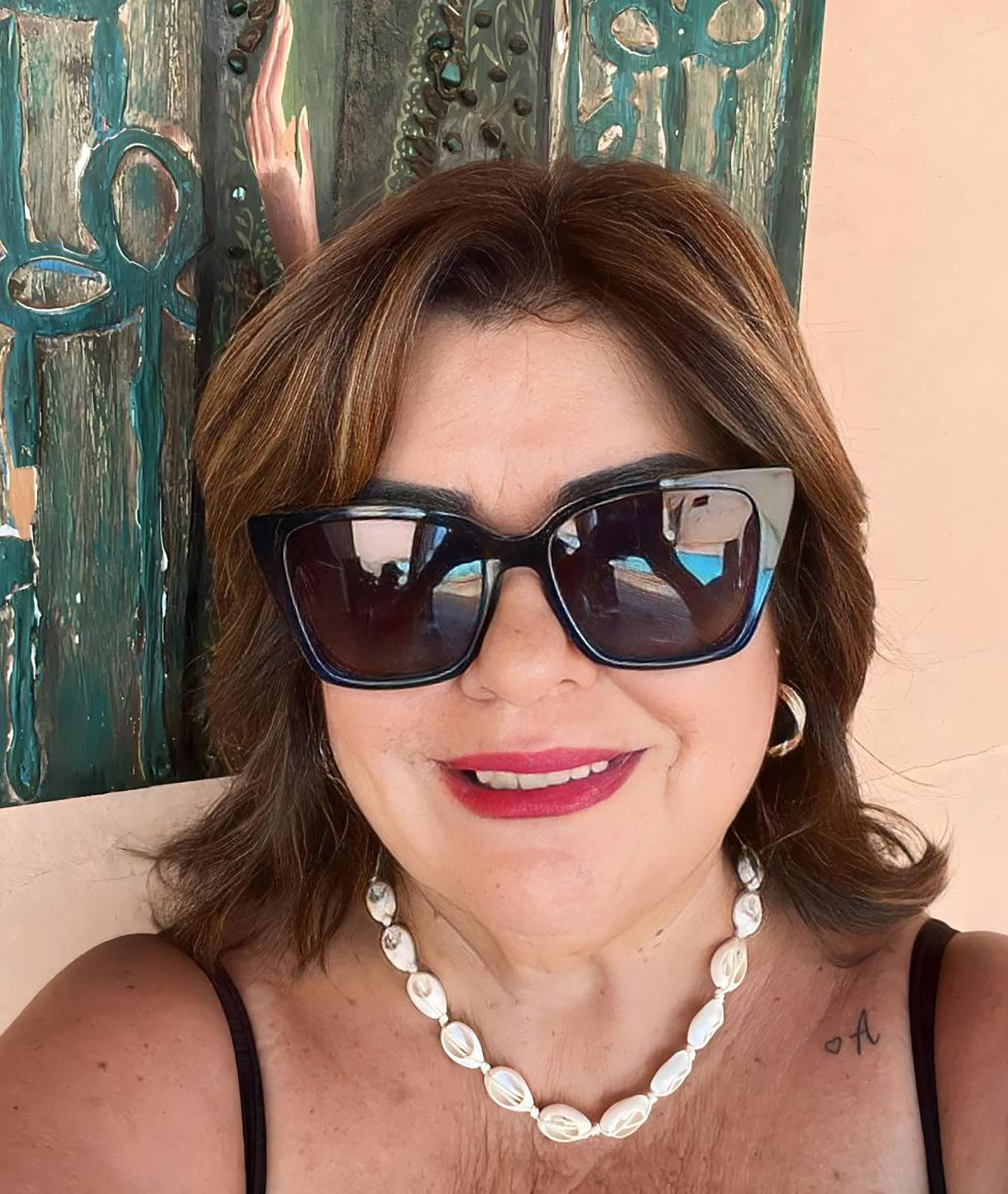 Dia 22 de julho, comemorou aniversário, Maria Emília de Mattos Abdalla, casada com Abrão Abdalla Jr. São seus filhos  Rafael de Mattos Abdalla, Ricardo de Mattos Abdalla e Rodrigo de Mattos Abdalla (in memoriam). Ela recebe os parabéns do esposo, dos filhos, nas netas Isabela, Manuela e Valentina, dos familiares e amigos