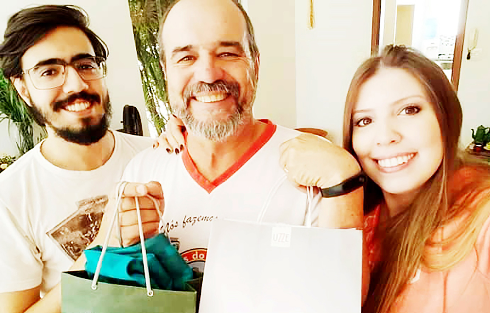 Dia 1° de agosto, comemora aniversário, Nilton César Rodrigues. Ele recebe os parabéns da esposa Sandra Helena Mendes Rodrigues (“Baronesa”), dos filhos Lucas e Giulia, dos familiares e amigos