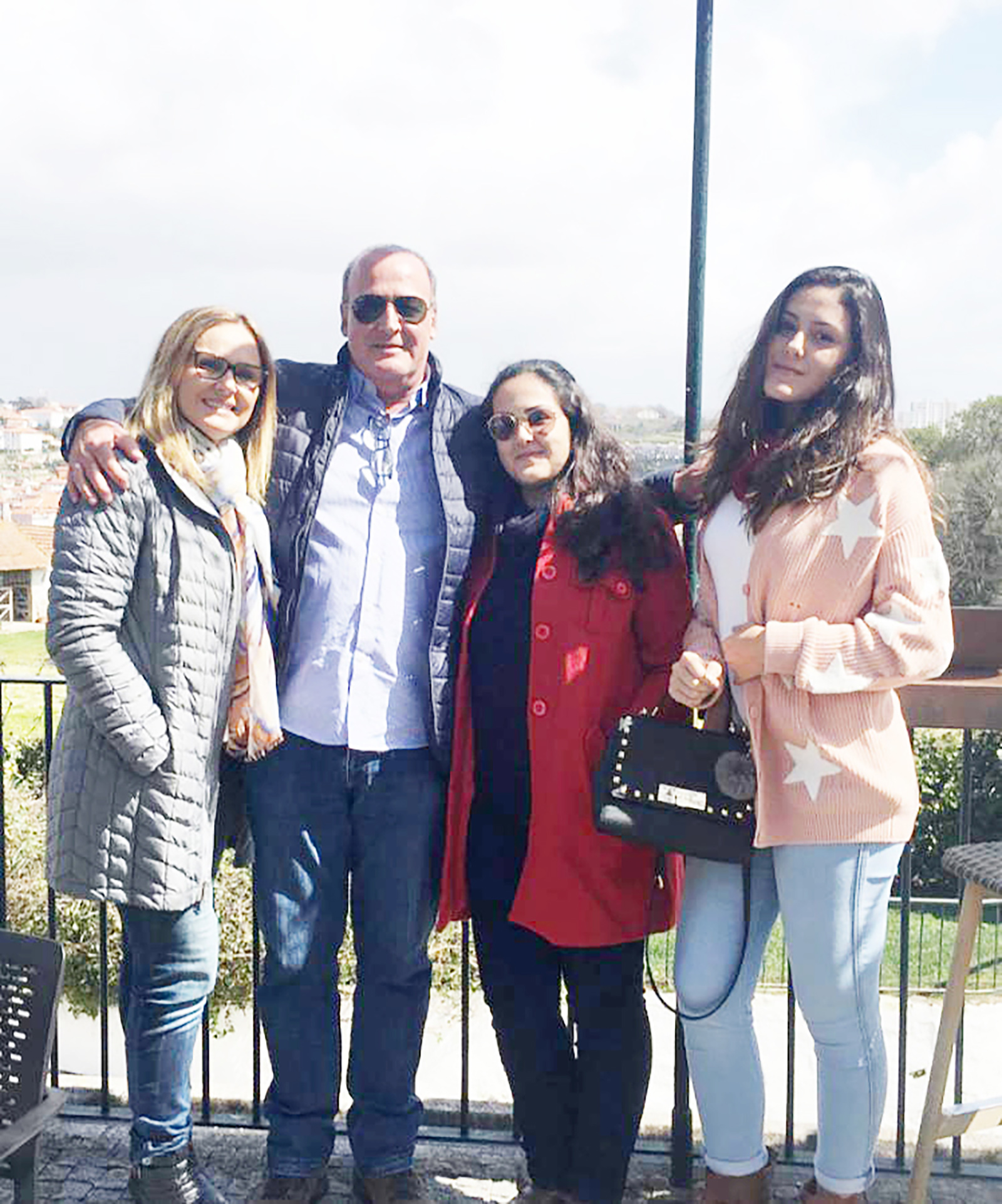 Dia 31 de julho, comemoram 34 anos de casados, Bodas de Oliveira, os empresários Rubens de Paula Andrade (“Rubinho”) e Neiva de Paula Rodrigues Andrade. Eles recebem os parabéns das filhas Bruna e Vitória, dos familiares e amigos