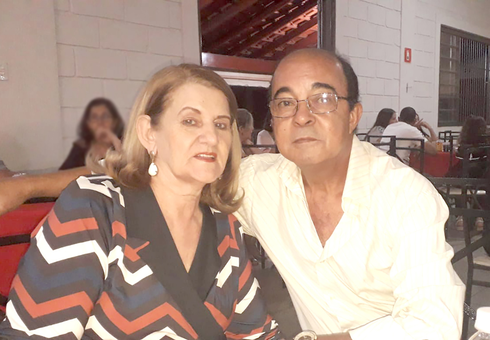 Dia 2 de agosto, comemoram 51 anos de casa dos, Bodas de Bronze, Mauro Nogueira e Valdice Souza Nogueira. Eles recebem os parabéns dos filhos Mauro Sérgio Santos Nogueira, Márcio César Santos Nogueira e Marcos Roberto Santos Nogueira, das noras Lucimeire Oliveira Nogueira, Cynthia F. Sluiuzas Nogueira e Kelly Cristina Santos Alves Nogueira, dos netos Gabriel Nogueira Santos, Sérgio Murilo Santos Nogueira, Vinícius Santos Alves Nogueira, Marcela Cristina Santos Alves Nogueira, Luíza Sluiuzas Nogueira e Aline Souza Sabará, da bisneta Liz Souza Nogueira, dos familiares e amigos