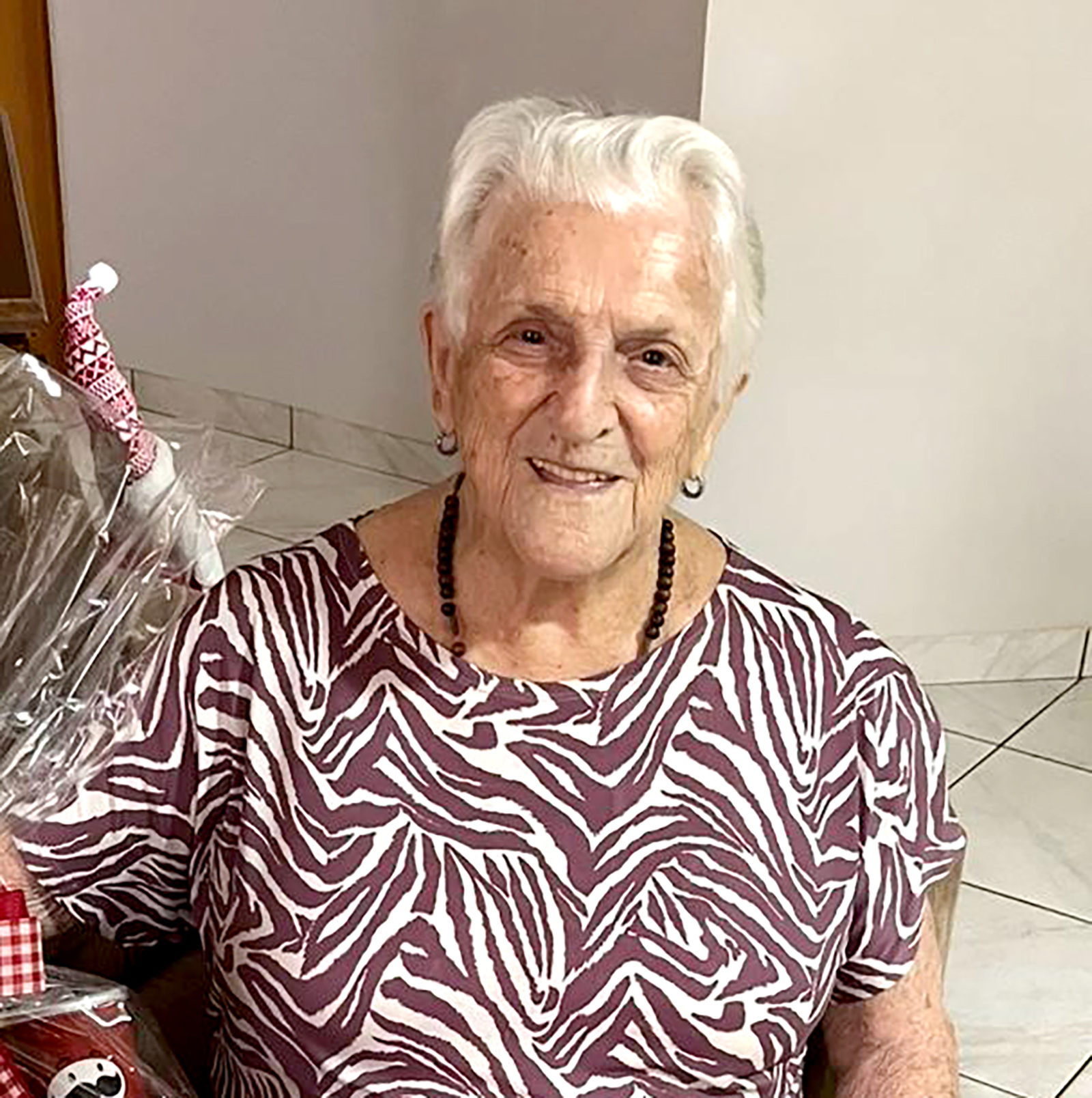 Dia 10 de julho, comemora 100 anos, Cida Contart, casada com Salvador Contart (in memoriam). São seus filhos, Maura Regina Contart Galdiano, casada com Antônio Carlos Galdiano, Salvador Tadeu Contart (in memoriam) e Rita de Cássia Contart. Ela recebe os parabéns das filhas, dos netos Fabiana, Otávio e Rodolfo, da bisneta Catarina, dos familiares e amigos