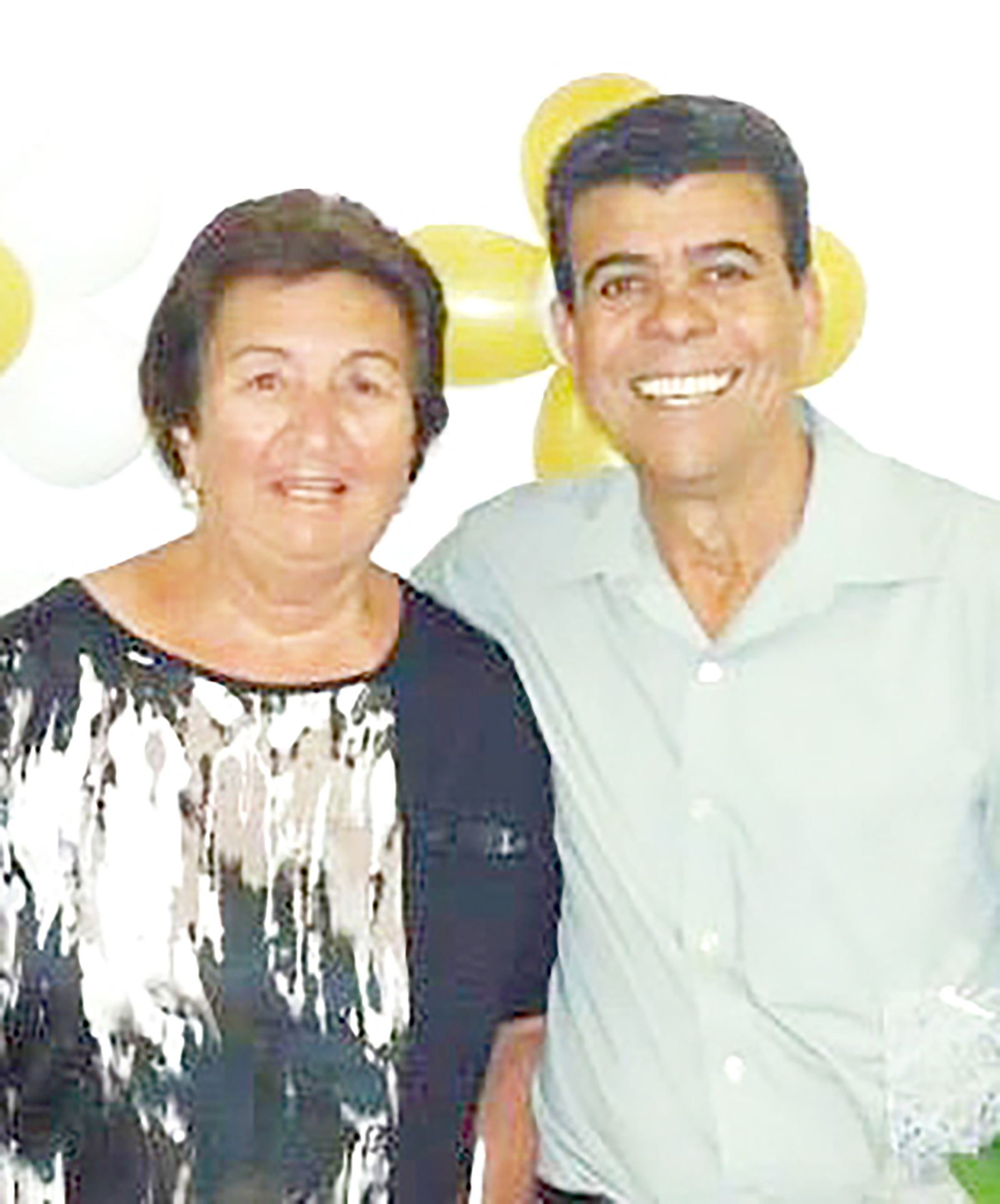 Dia 6 de julho, comemoraram 63 anos de casados, Bodas de Sândalo ou Lilás, Ana Henriqueta de Oliveira Machado e Osvaldo Machado. Eles recebem os parabéns dos filhos Adriano de Oliveira Machado, casado com Sudete Heloísa Barbosa Machado e Joana Donizeti de Oliveira Machado, das netas Giovana Garcia Machado, Josiane de Oliveira Machado, Ana Lídia Barbosa Machado, Ana Laura Barbosa Machado e Ana Luísa Barbosa Machado, dos familiares e amigos. Dia 19 de julho, comemora aniversário, Ana Henriqueta de Oliveira Machado, que recebe os parabéns do esposo Osvaldo Machado, dos filhos, nora, netos, familiares e amigos