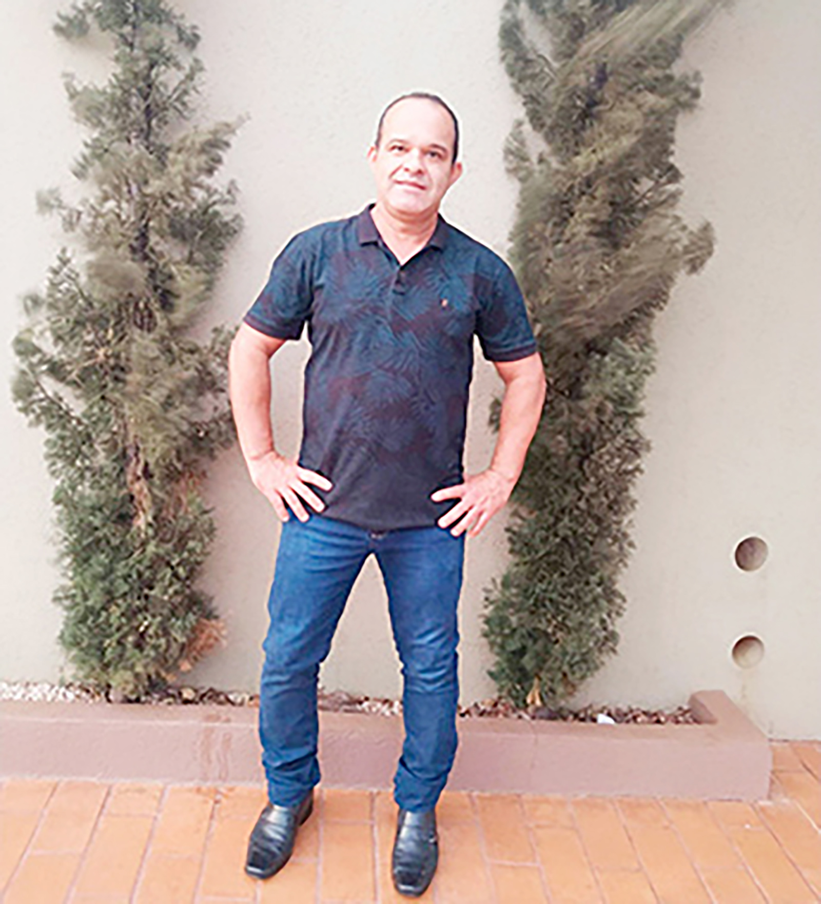 Dia 5 de julho, comemora aniversário, Valdir Trigueiro. Ele é casado com Juliana Cristina Martins, e tem os filhos Izabella Cristina dos Santos Trigueiro e Matheus Martins Trigueiro. Valdir recebe os parabéns da esposa, dos filhos, dos familiares e amigos