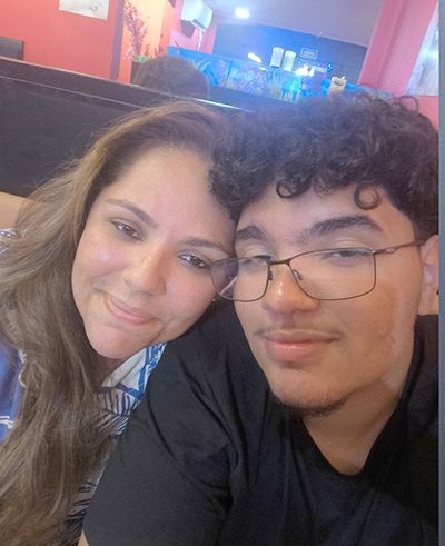 De: João Lucas Martins Galassi 
Para: Camila Martins Bernardes Galassi
“Feliz Dia das Mães, eu te amo tanto que nem dá para descrever o que eu sinto, obrigado por me proporcionar o melhor, fazer de tudo para me ver feliz, minha companheira para tudo, minha melhor amiga, passamos muitas coisas juntos minha mãe e vamos continuar passando até o fim. Seja com coisas boas ou ruins, tenho orgulho de ser seu filho. Te amo”.