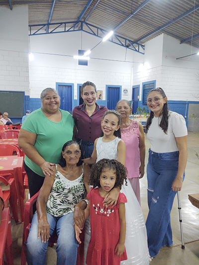 De: Jordana
Para: Deise, vó Sirlei e vó Maria
“Mãe, vó Maria e vó Sirlei, a vida nos presenteia com pessoas maravilhosas como vocês, que ensinam pelo saber, pelo exemplo e pelo amor incondicional. Parabéns pelo seu dia.
Feliz Dia das Mães!