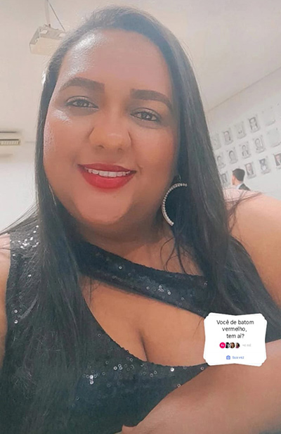 De: Do marido Ronan e filhos Gabrielly, José Miguel e Ronan Filho
Para: Elaine
“Feliz Dia das Mães para o amor da minha vida. Com muito amor, do seu marido Ronan e filhos”.