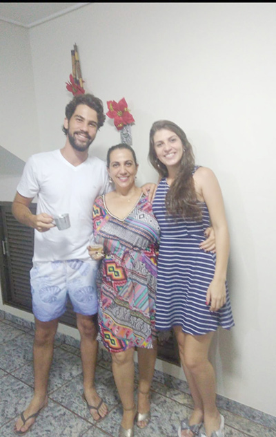 De: José Carlos e Maria Paula
Para: Paula 
“Mãe é o sentimento mais puro e verdadeiro que existe.  Mãe que na maioria das vezes abre mão de tudo por nós. Desejo à você não só hoje, mais todos os dias da sua vida, um Feliz Dia das Mães”.