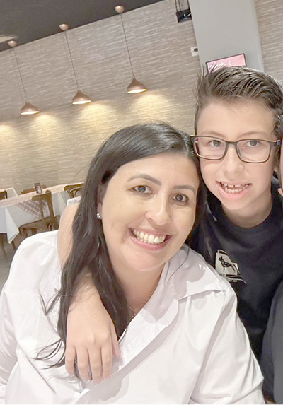 De: Rafael Melo
Para: Priscila Melo 
“Ser mãe é ser colo nos dias difíceis, sorriso nas conquistas e força mesmo quando tudo parece impossível, é ter forças para ensinar o filho voar.
Feliz Dia das Mães”.