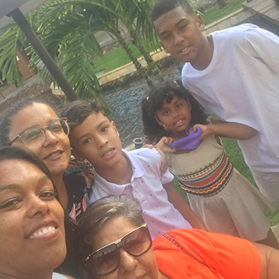 De: Edinho, Graciele, Sophia, Cristhiano Ronaldo, Franciele e Davi
Para: Sônia Eugênio da Silva
“Mãe, é o próprio anjo de Deus aqui na terra. Feliz Dias Mães amamos vc sempre”.