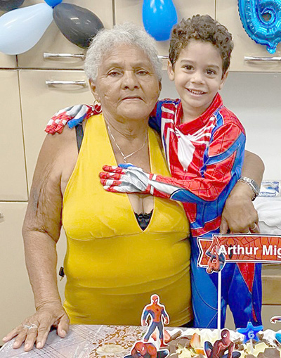 De: Filhos - Helena, Wilson, Humberto, Adenilson e Natalício Jr e netos Ana Luiza, Dr. Fernando Rikelme e Arthur Miguel
Para: A mãe Luiza Helena Pereira da Silva 
“Mãe, seu amor é a luz que ilumina nossos dias. Obrigado por tudo. Nos te amamos”.