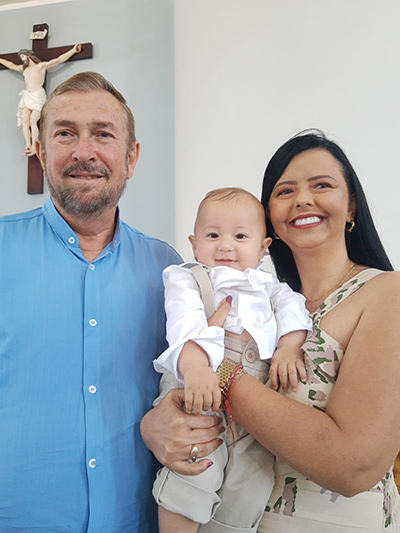De: Guilherme e Gabriel
Para: Juliene 
“Quando escolhemos ser mãe, a gente escolhe alguém para dividir o amor dos nossos pequenos, e nesse dia das mães eu quero te desejar um feliz dia das mães, porque você faz parte da vida, da alegria e da tristeza dos meus filhos, eu te desejo todo amor desse mundo, toda alegria e felicidade. Feliz Dia das Mães”