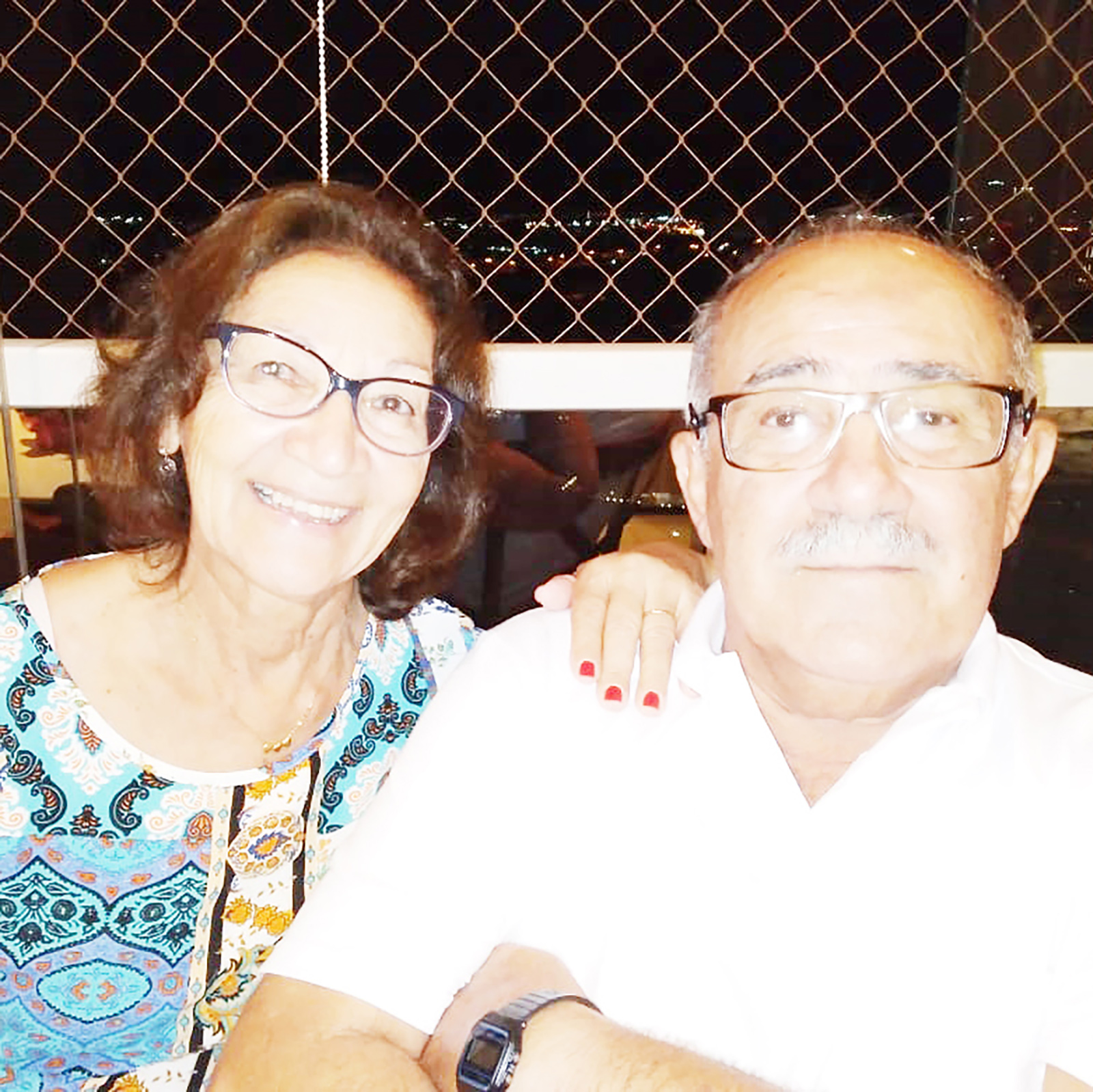 Dia 13 de junho, comemora aniversário, Antônia dos Santos Saad, esposa de Jorge Saad. Ela recebe os parabéns do esposo, dos filhos Michela dos Santos Saad Tonhati, casada com Renato Passarei Tonhati e Rogério dos Santos Saad, casado com Mônica Franchi Saad, dos netos Rafael Saad Tonhati, Mateus Saad Tonhati, Júlia Franchi Saad e Gabriela Franchi Saad, dos familiares e amigo