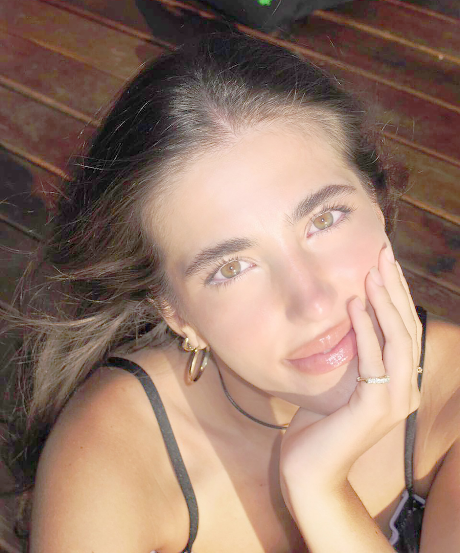 Dia 18 de junho, comemora aniversário, a jovem Eduarda Rocha Tereza Dessotte. Ela recebe os parabéns dos pais, o advogado Dr. Milton Dessotte e a fonoaudióloga Simone Rocha Tereza Dessotte, dos irmãos, Bruna Rocha T. Dessotte e Thiago Rocha T. Dessotte, casado com Paula Lourenço Dessotte, dos familiares e amigos