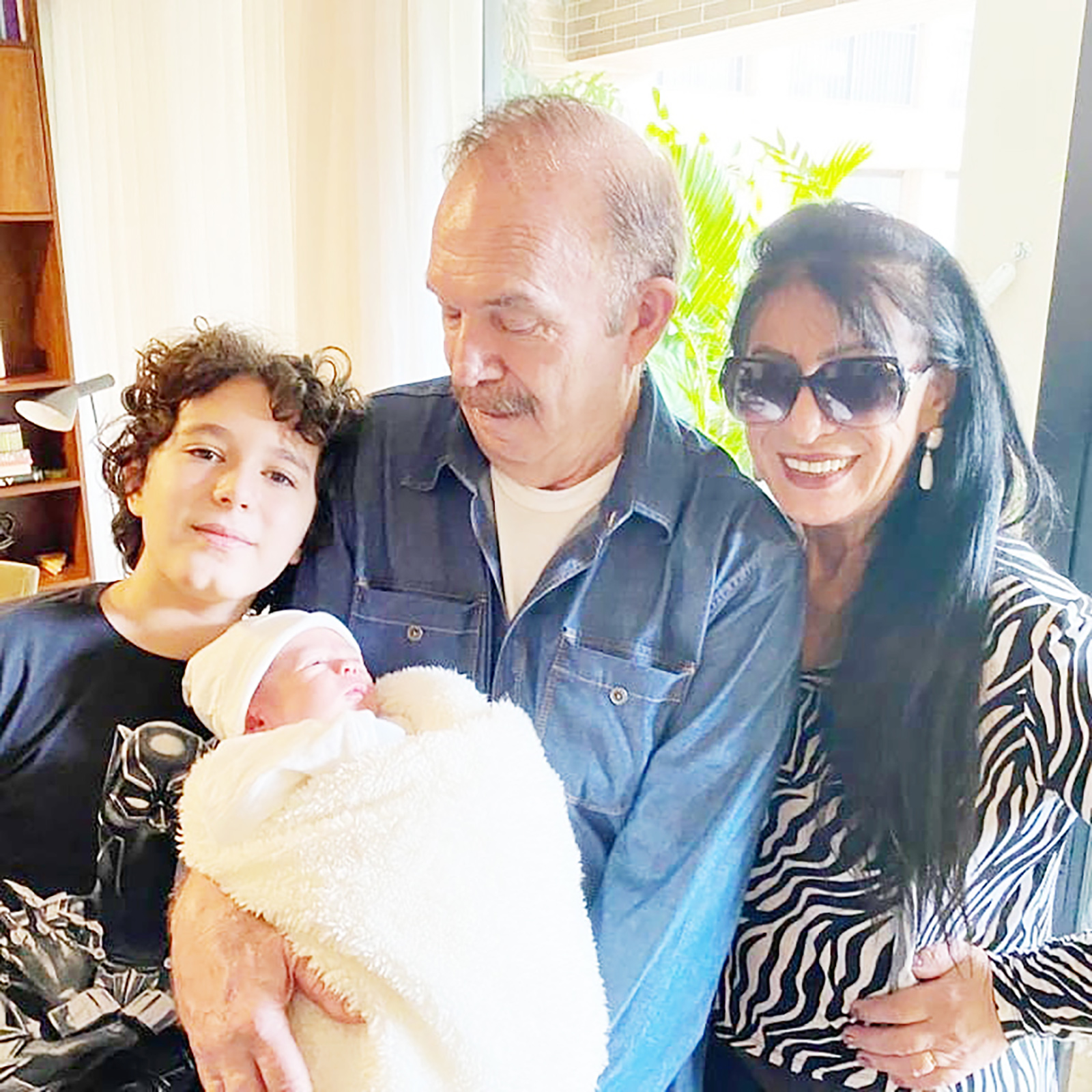 Dia 14 de junho, comemora aniversário, o bancário aposentado José Carlos Colani, casado com Rosa Maria Barbosa Colani. Ele recebe os parabéns da esposa, dos filhos José Carlos Colani Filho, Aline Barbosa Colani e Larissa Barbosa Colani, dos familiares e amigos