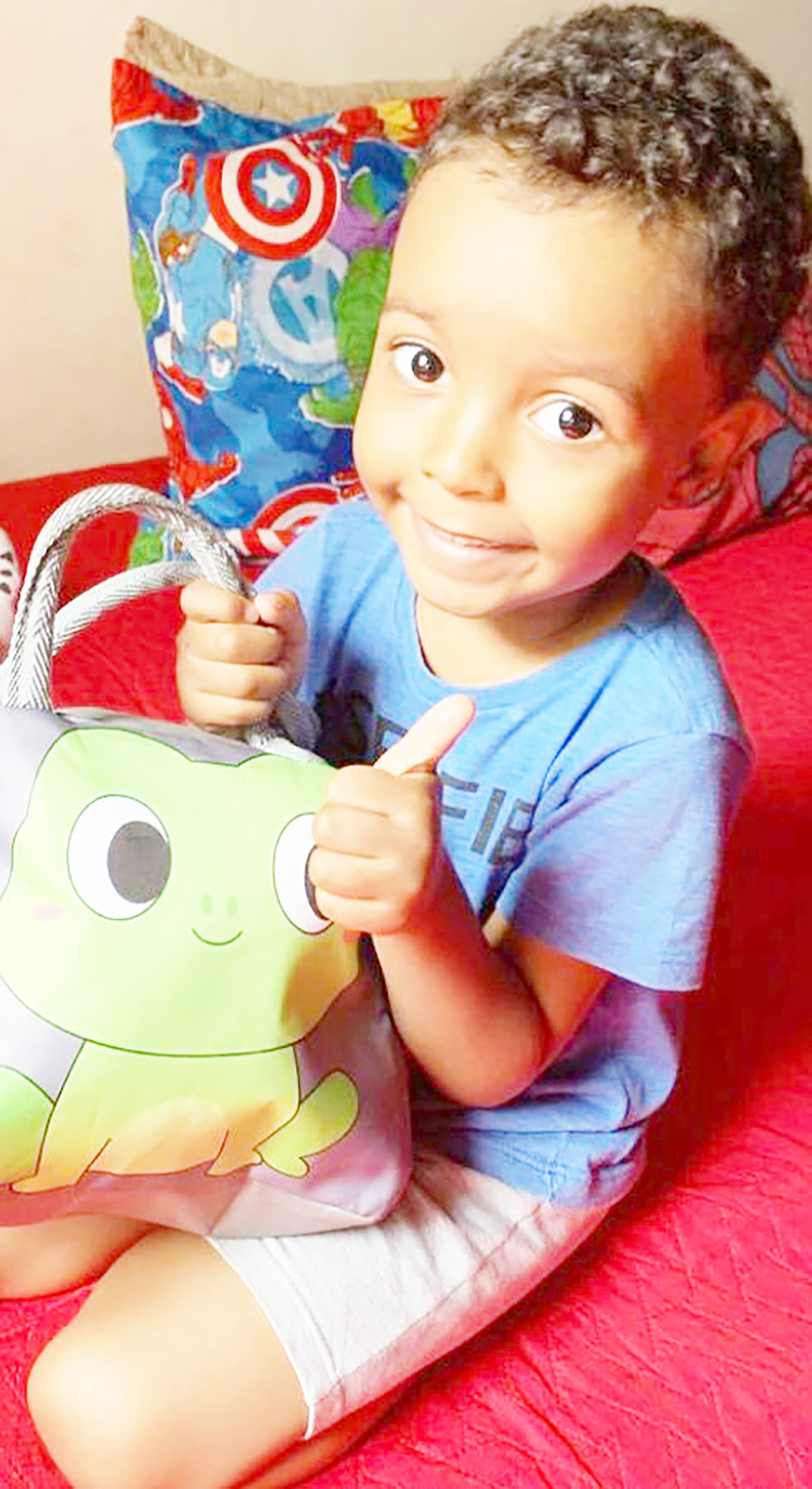 Dia 17 de junho, comemora 6 anos, Yuri Gabriel de Moura Medeiros. Ele é filho de Bruno Carvalho dos Santos Medeiros e Mariana de Moura Silva Ribeiro Medeiros, e são seus avós Fabíola de Moura Silva, Damião Medeiros/Juliana Carvalho dos Santos Medeiros, e bisavós Aparecida Manuel de Moura Silva e José de Lourdes Mariano (in memoriam). Ele recebe os parabéns dos pais, dos avós, dos bisavôs, dos padrinhos Jefferson Bastos e Jordana Sandrin, da tia Daniele Medeiros, amigos e familiares