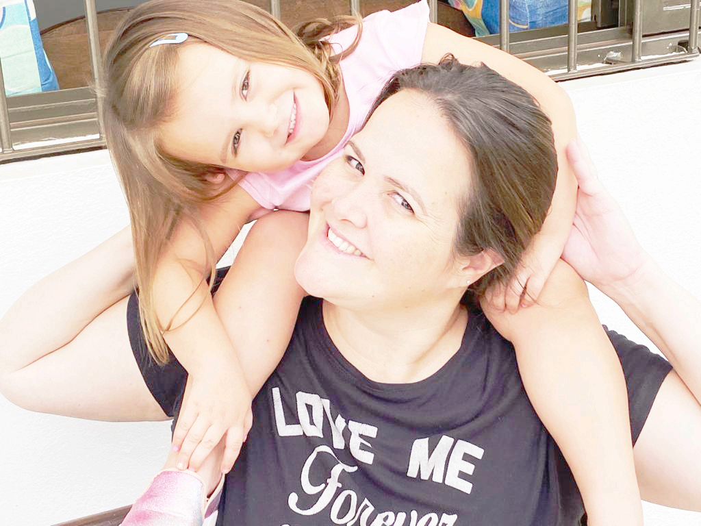 Dia 6 de maio, comemora aniversário, Fabiana Barbosa Garcia dos Santos. Ela recebe os cumprimentos do esposo Thiago Pacheco G. dos Santos Pinto, das filhas, Manuela e Anna Clara, dos irmãos Dr. Alcides Barbosa Garcia, casado com Tatiane Batista Galdiano Garcia e Fernanda Barbosa Garcia, casada com Gustavo Santos. Fabiana é filha do saudoso Dr. Alcides Mesquita Júnior e Dra. Elizabeth Maria Brites Barbosa Garcia, e recebe os parabéns do esposo, das filhas, da mãe, dos irmãos, dos sobrinhos, familiares e amigos